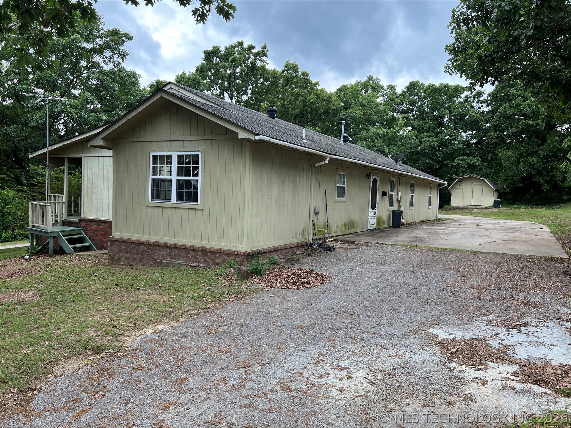 477067 E 1094 Road Property Photo 4