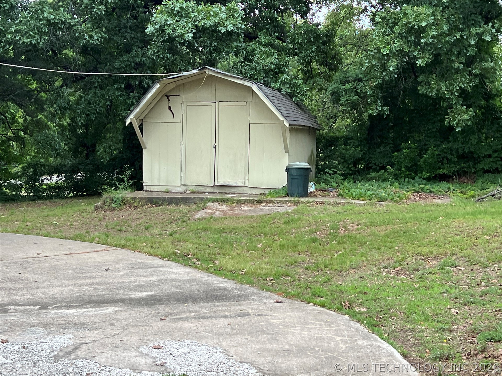 477067 E 1094 Road Property Photo 6