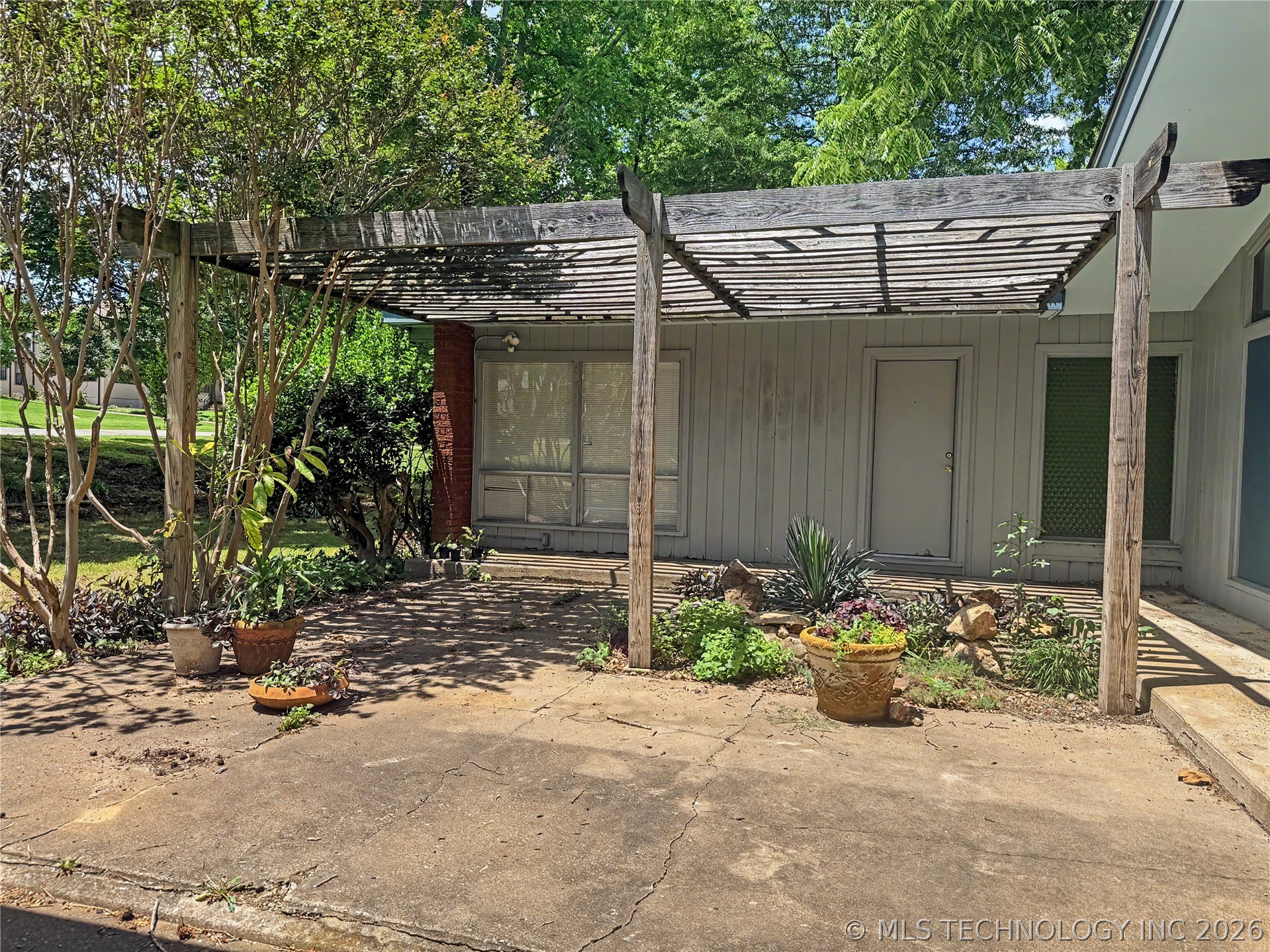 522 W Downing Street Property Photo 4