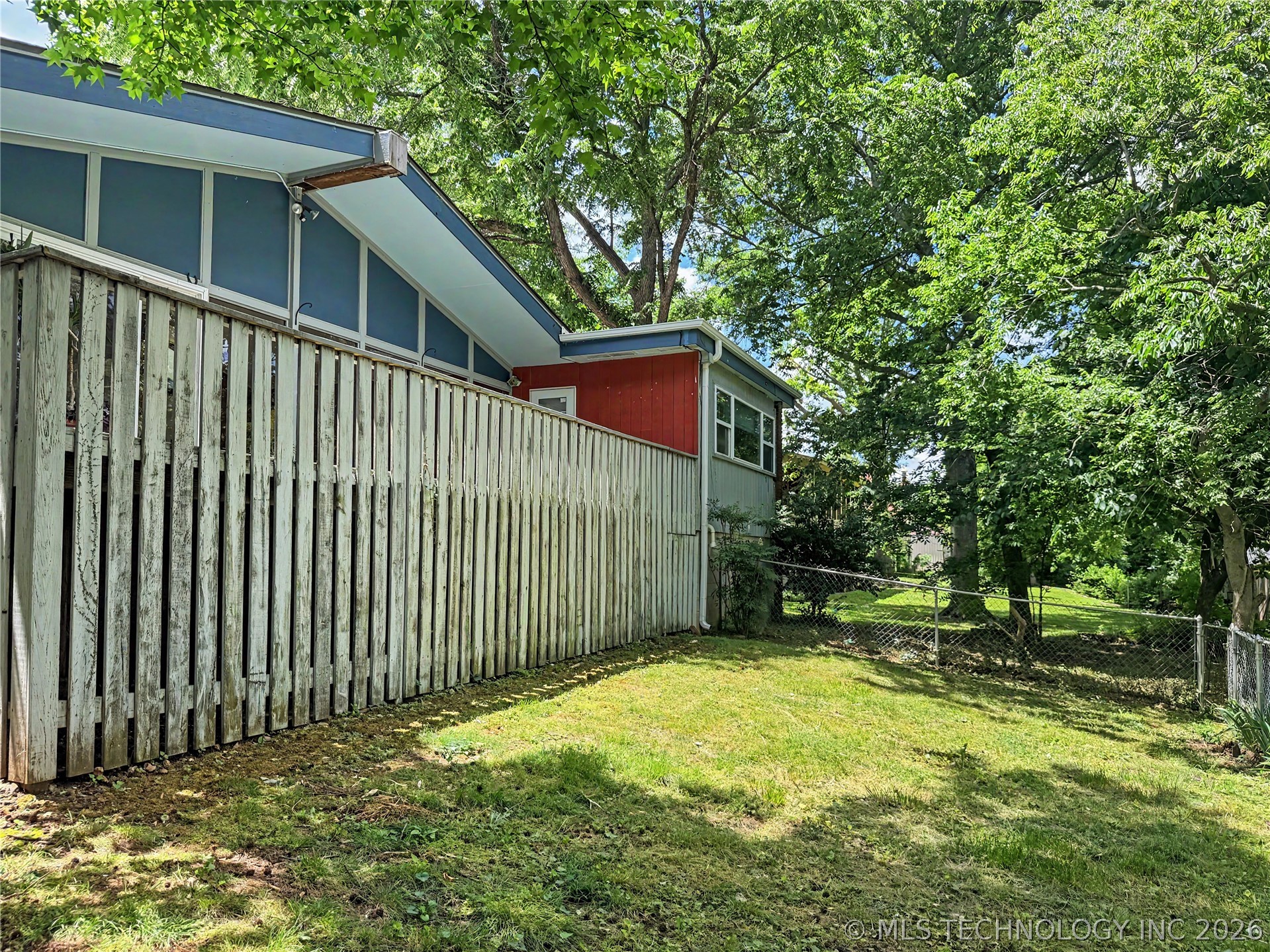 522 W Downing Street Property Photo 9