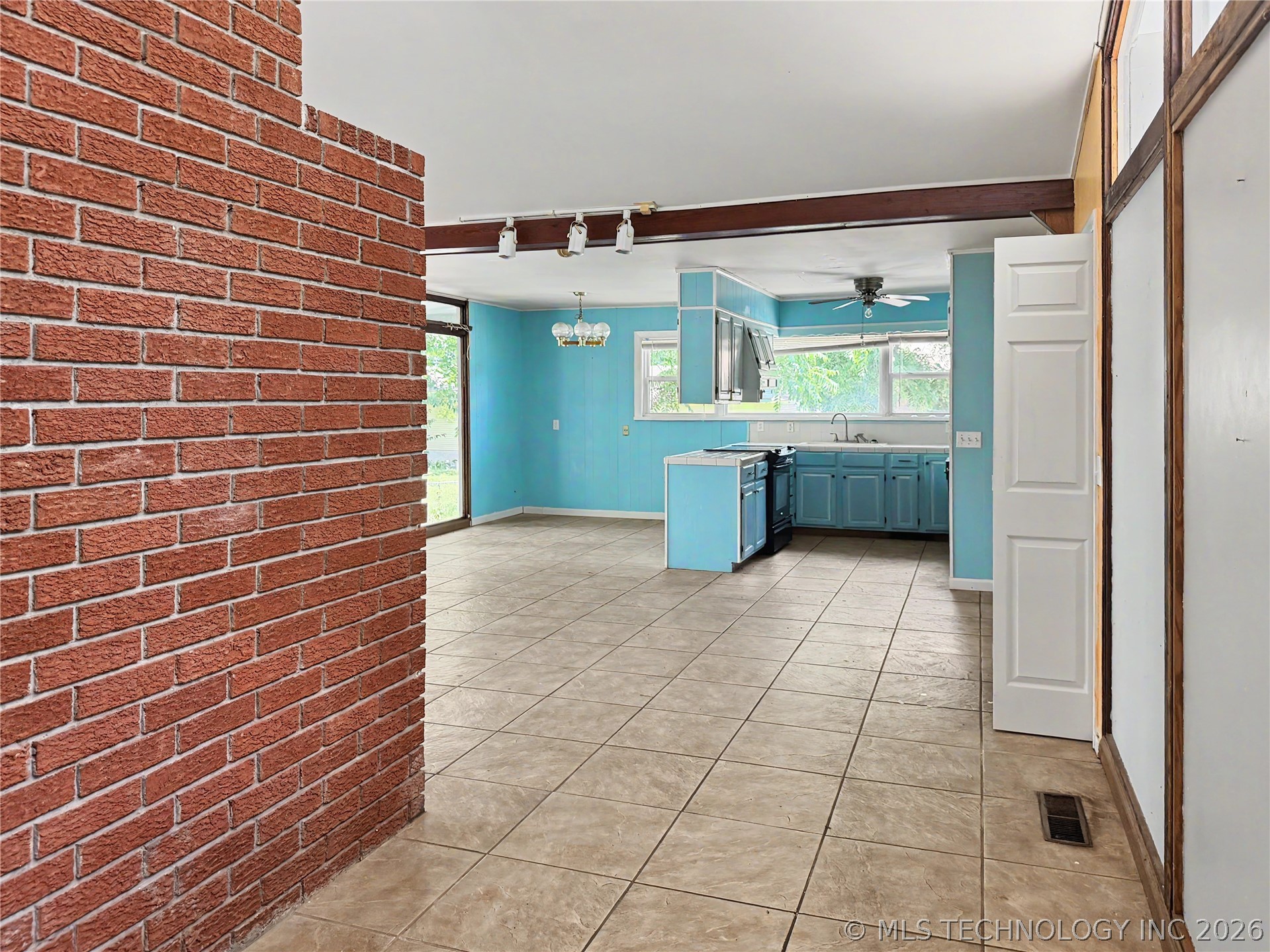 522 W Downing Street Property Photo 18