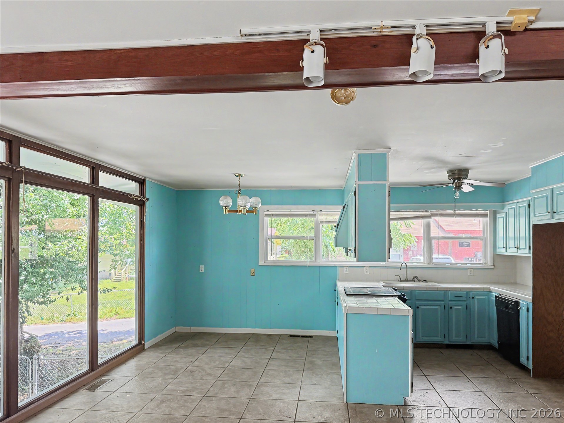 522 W Downing Street Property Photo 23