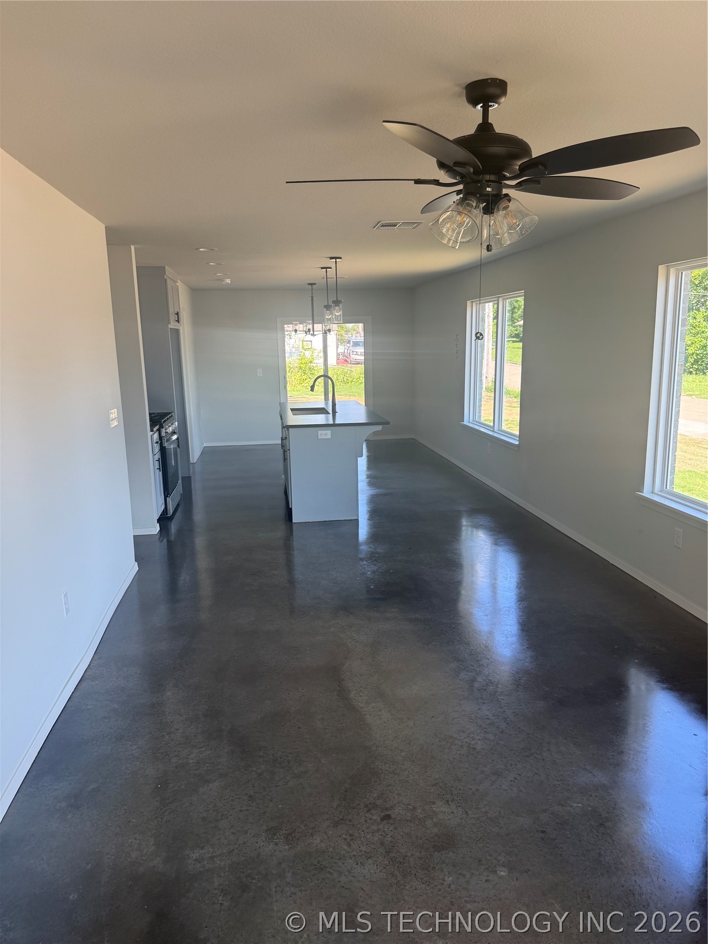 2248 N Rockford Avenue Property Photo 4