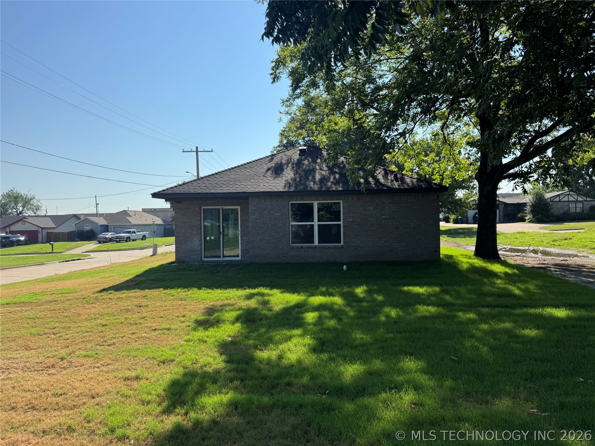 2248 N Rockford Avenue Property Photo 24