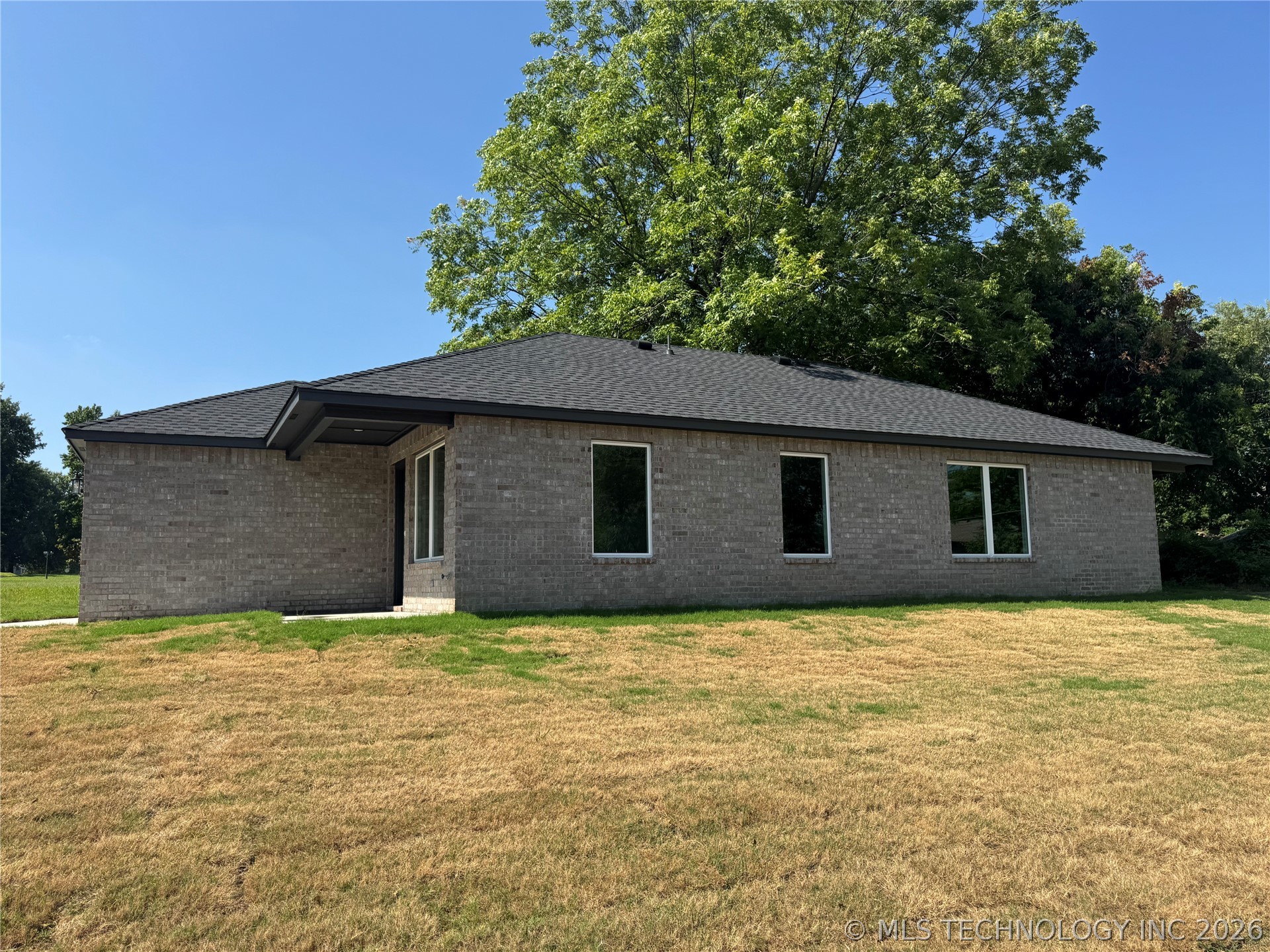 2248 N Rockford Avenue Property Photo 25