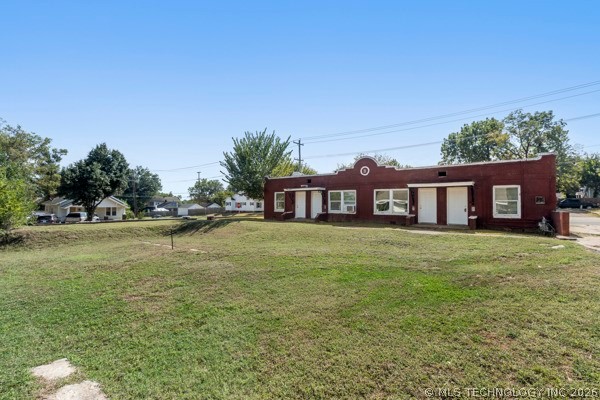 820 S 6th Property Photo 3
