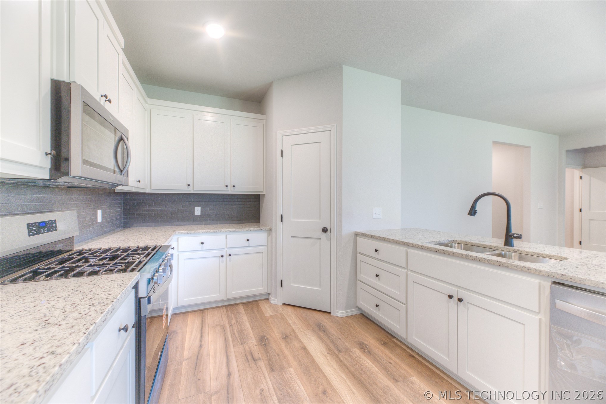 2561 W 66th Place S Property Photo 12