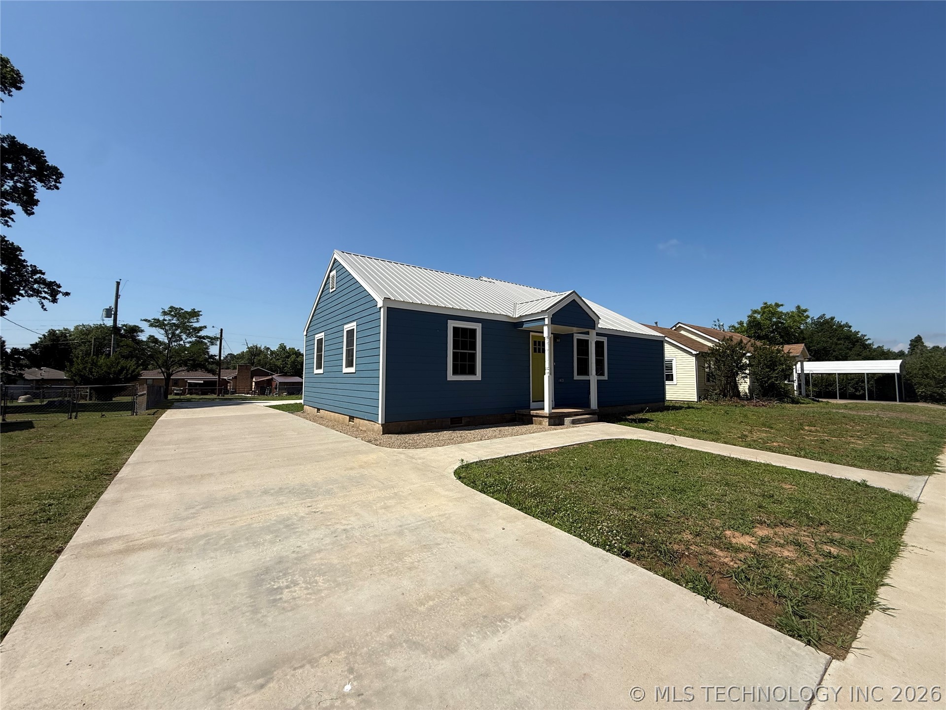 1019 E 5th Property Photo 2