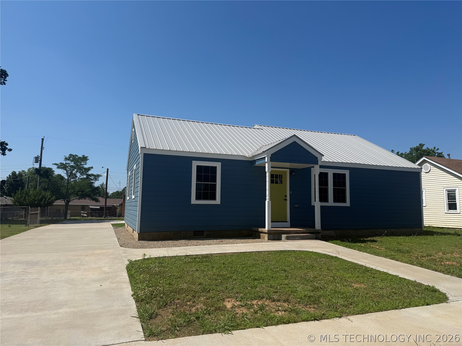 1019 E 5th Property Photo 3