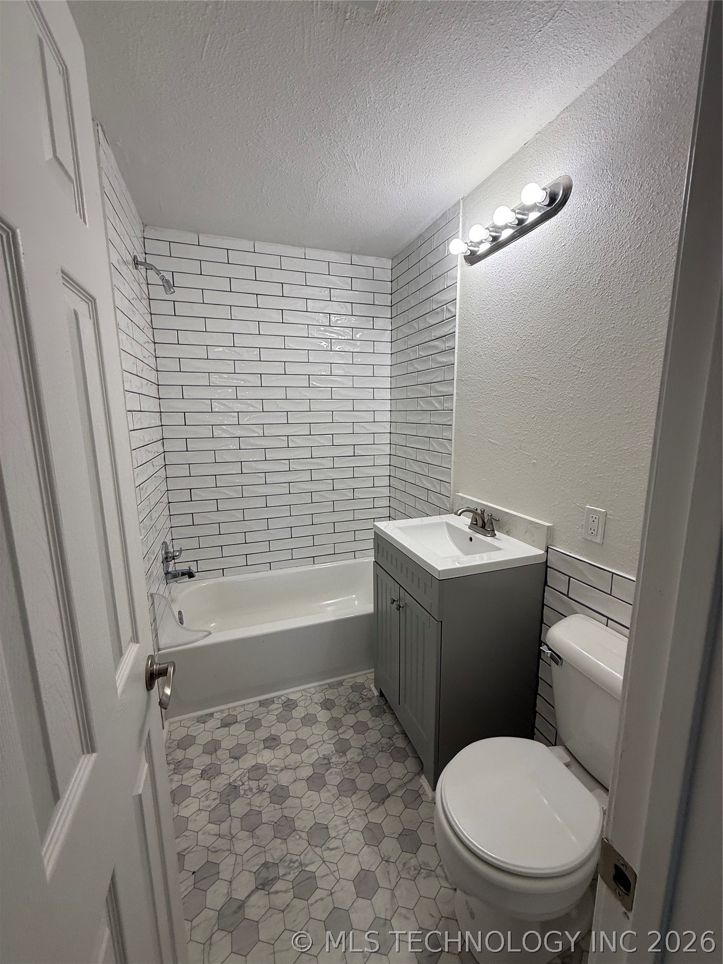 1019 E 5th Property Photo 13