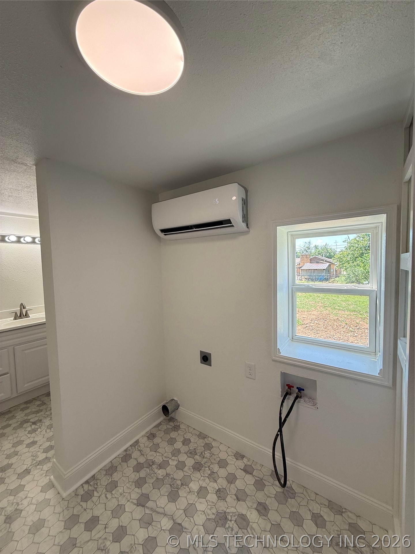 1019 E 5th Property Photo 17