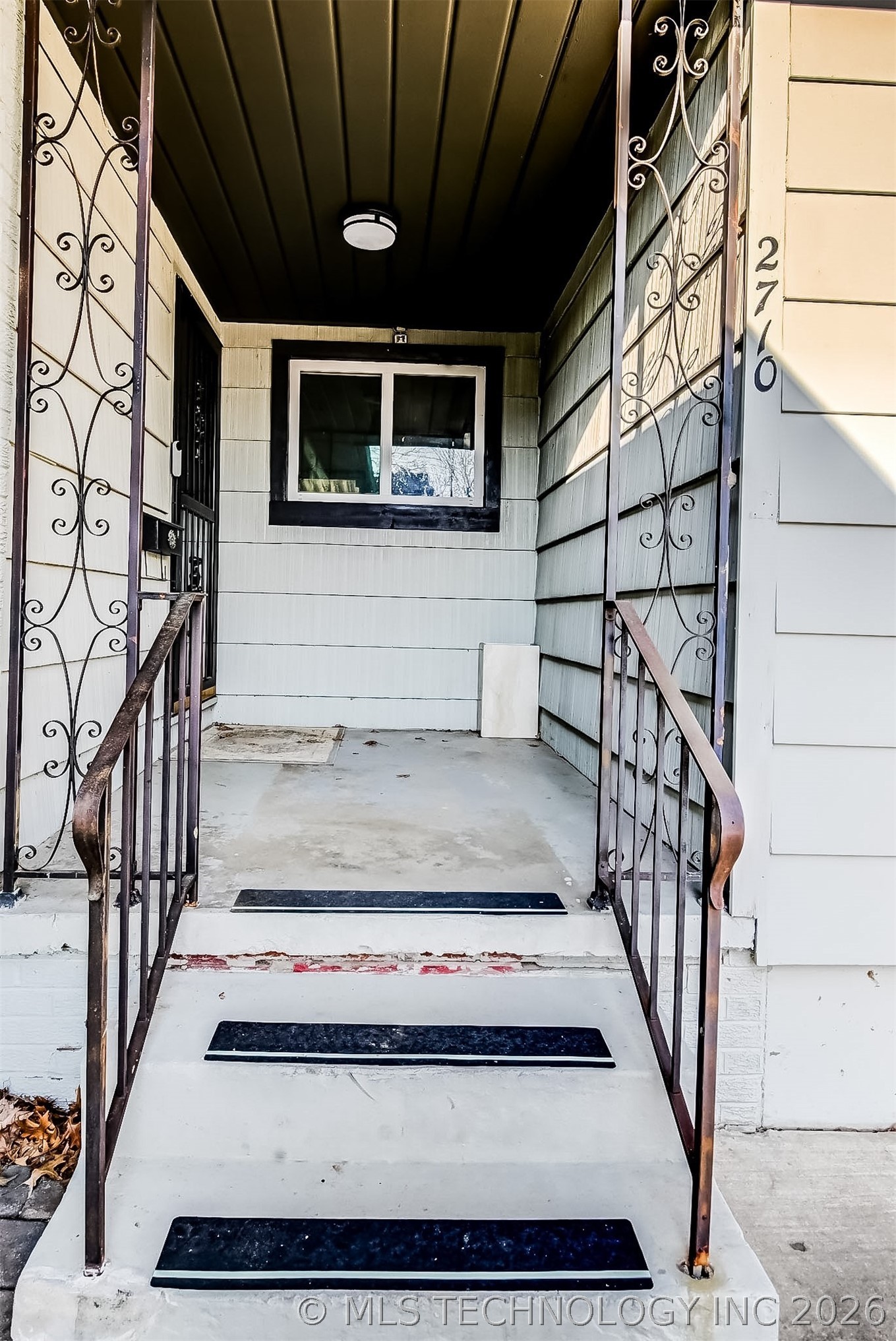 2710 S Hudson Place Property Photo 4