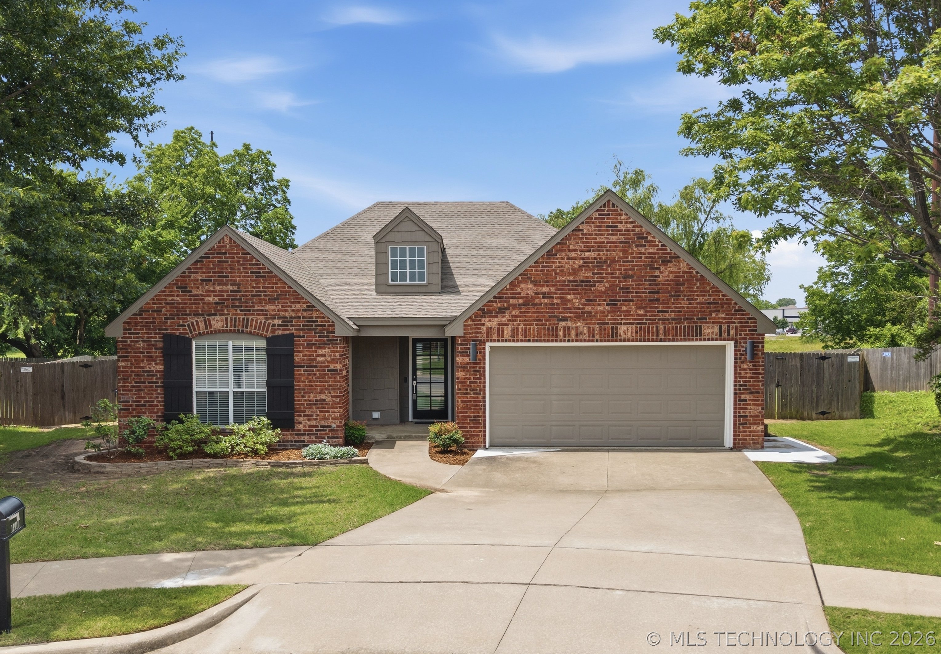 11910 S Juniper Court Property Photo 1