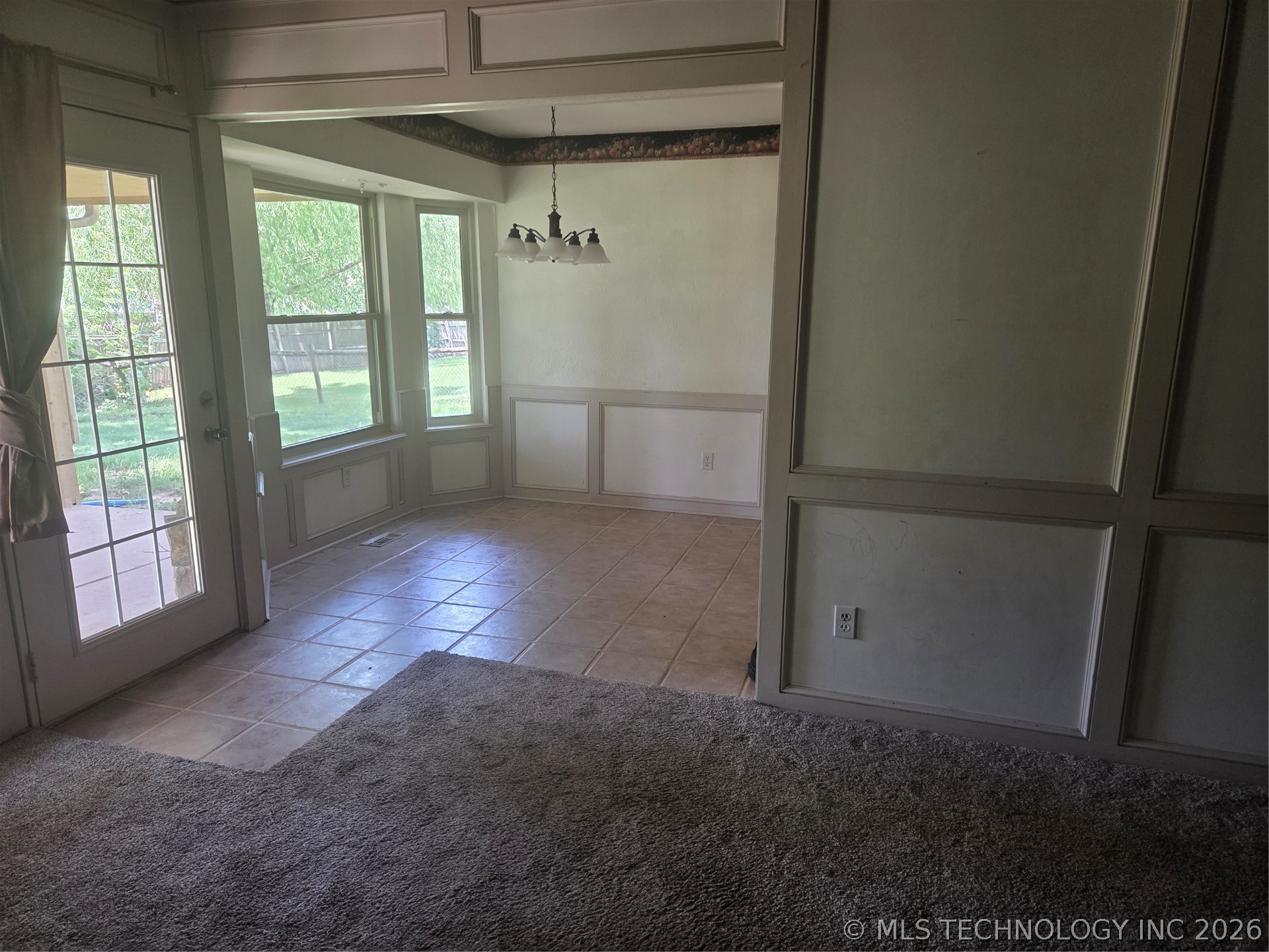 7308 S Oak Avenue Property Photo 8