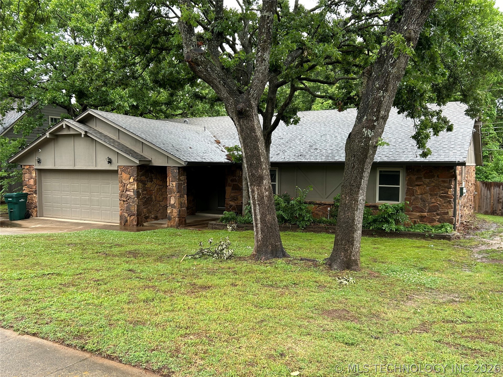 3205 S Bermuda Avenue Property Photo 2
