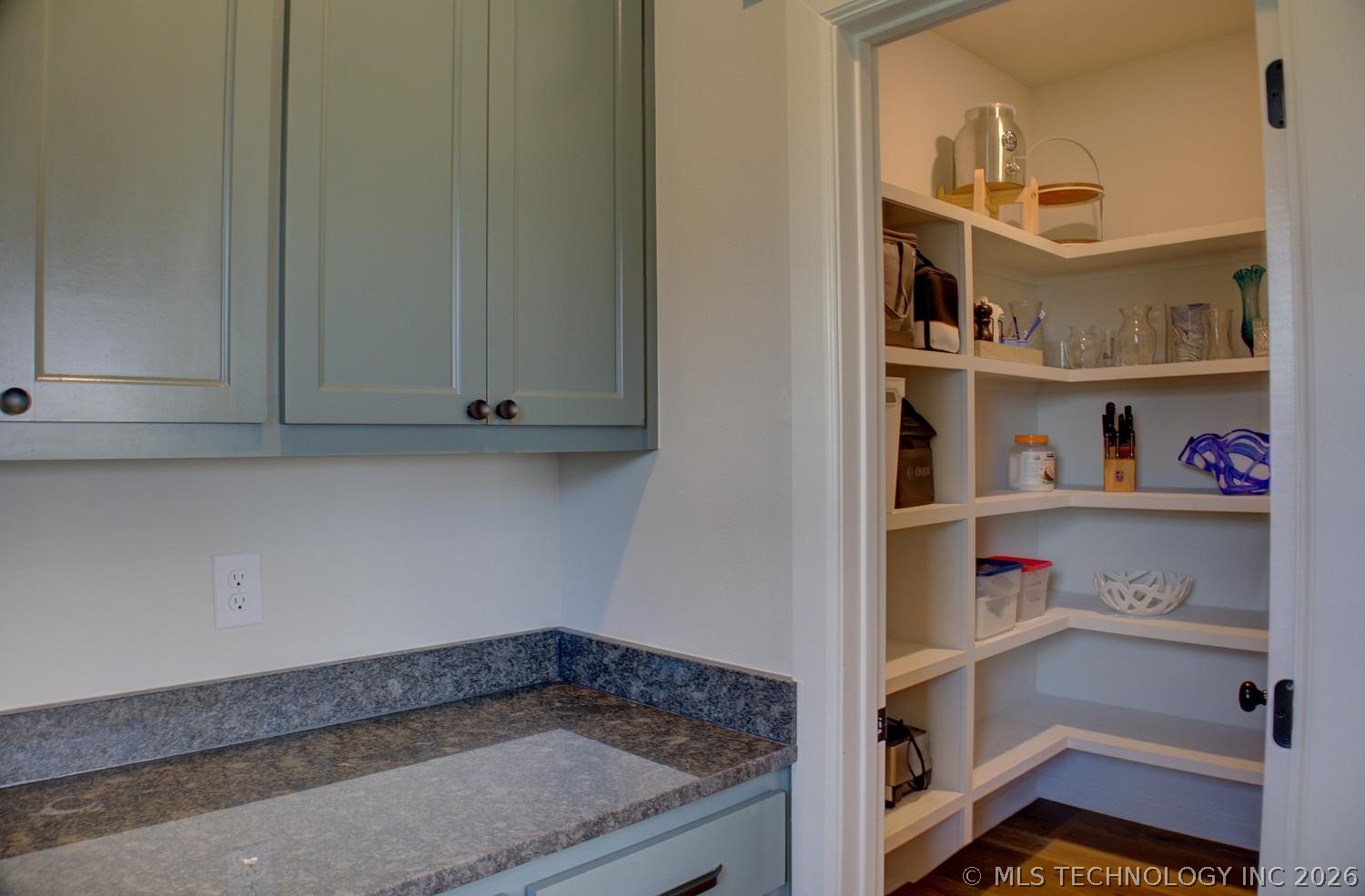 16713 S 1st East Avenue Property Photo 21