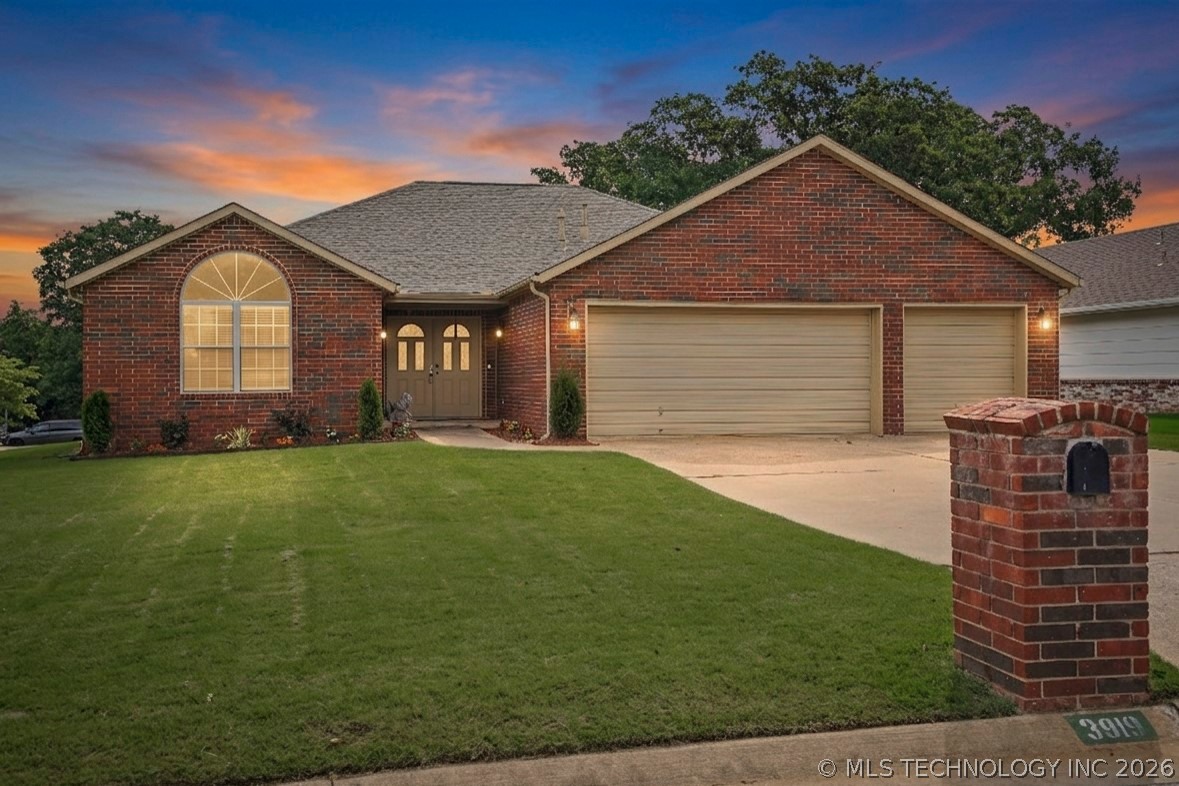3919 S Rolling Oaks Drive S Property Photo 1