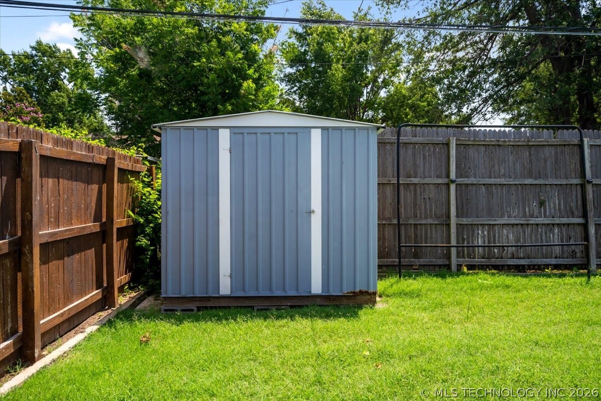 2647 S Vandalia Avenue Property Photo 23
