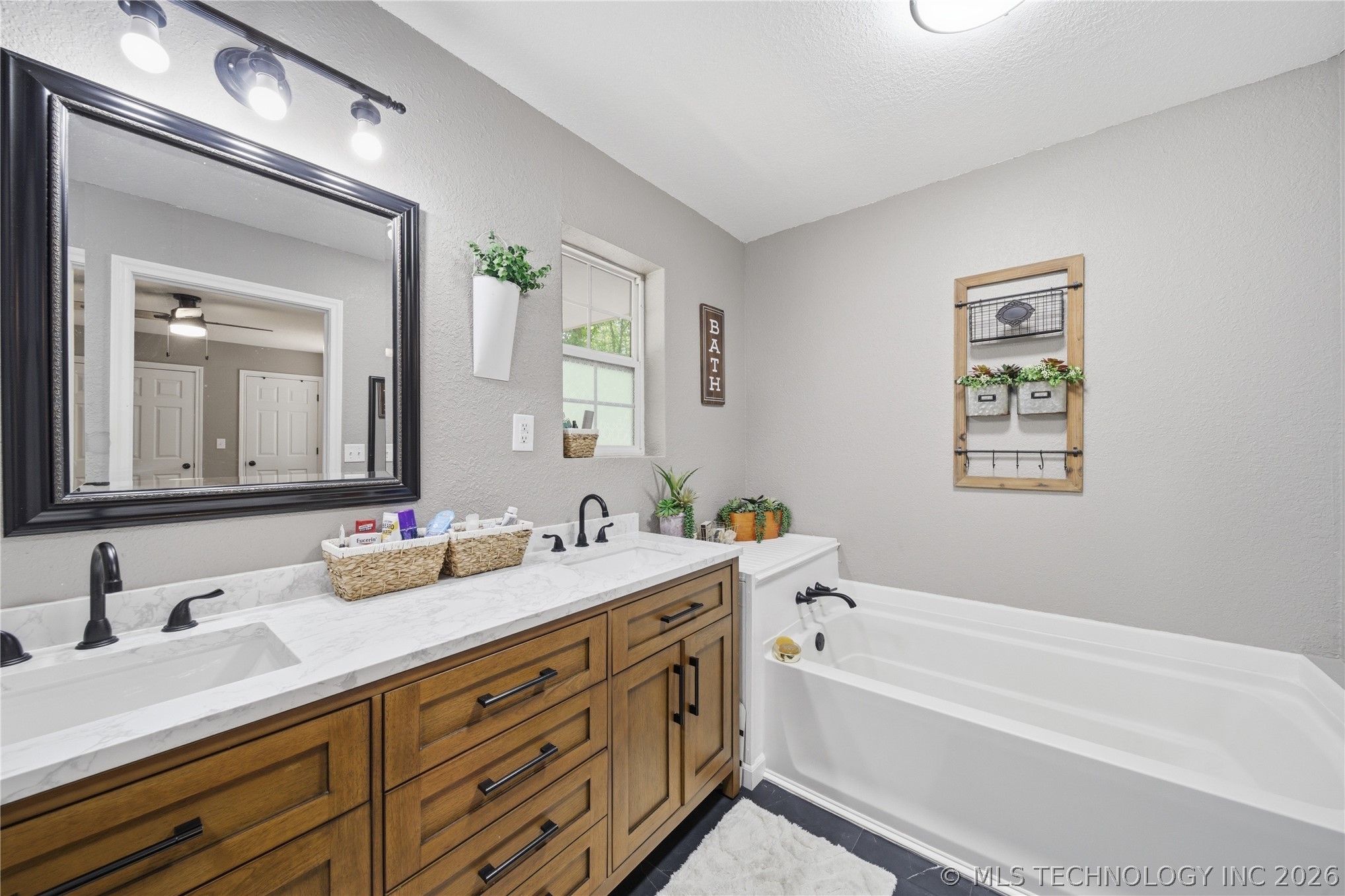 363270 5700 Road Property Photo 21