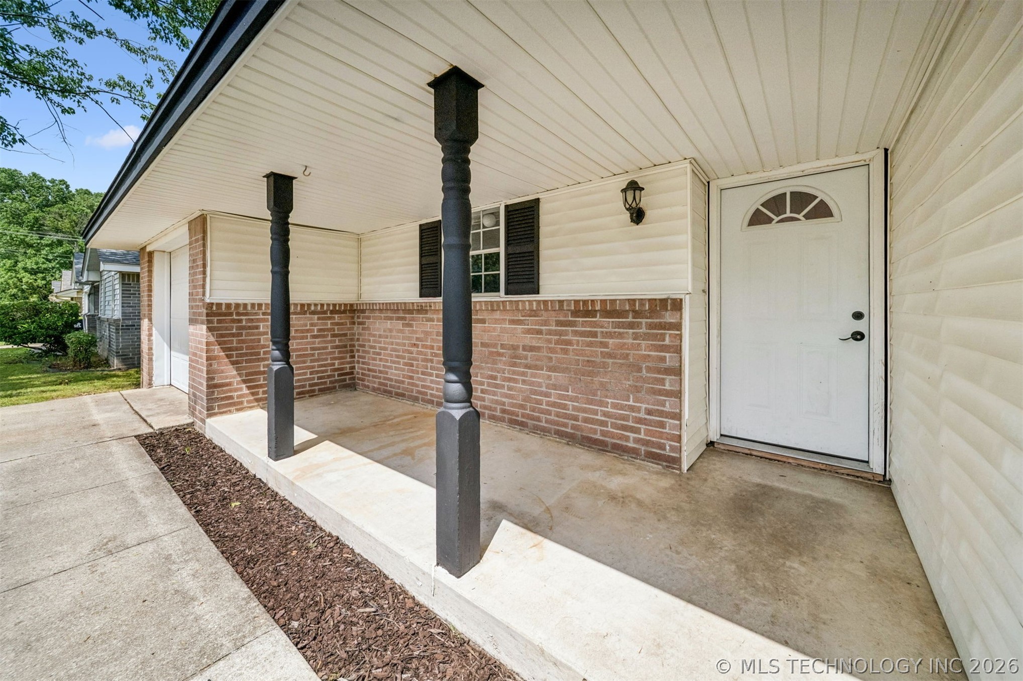 920 Crestview Street Property Photo 6