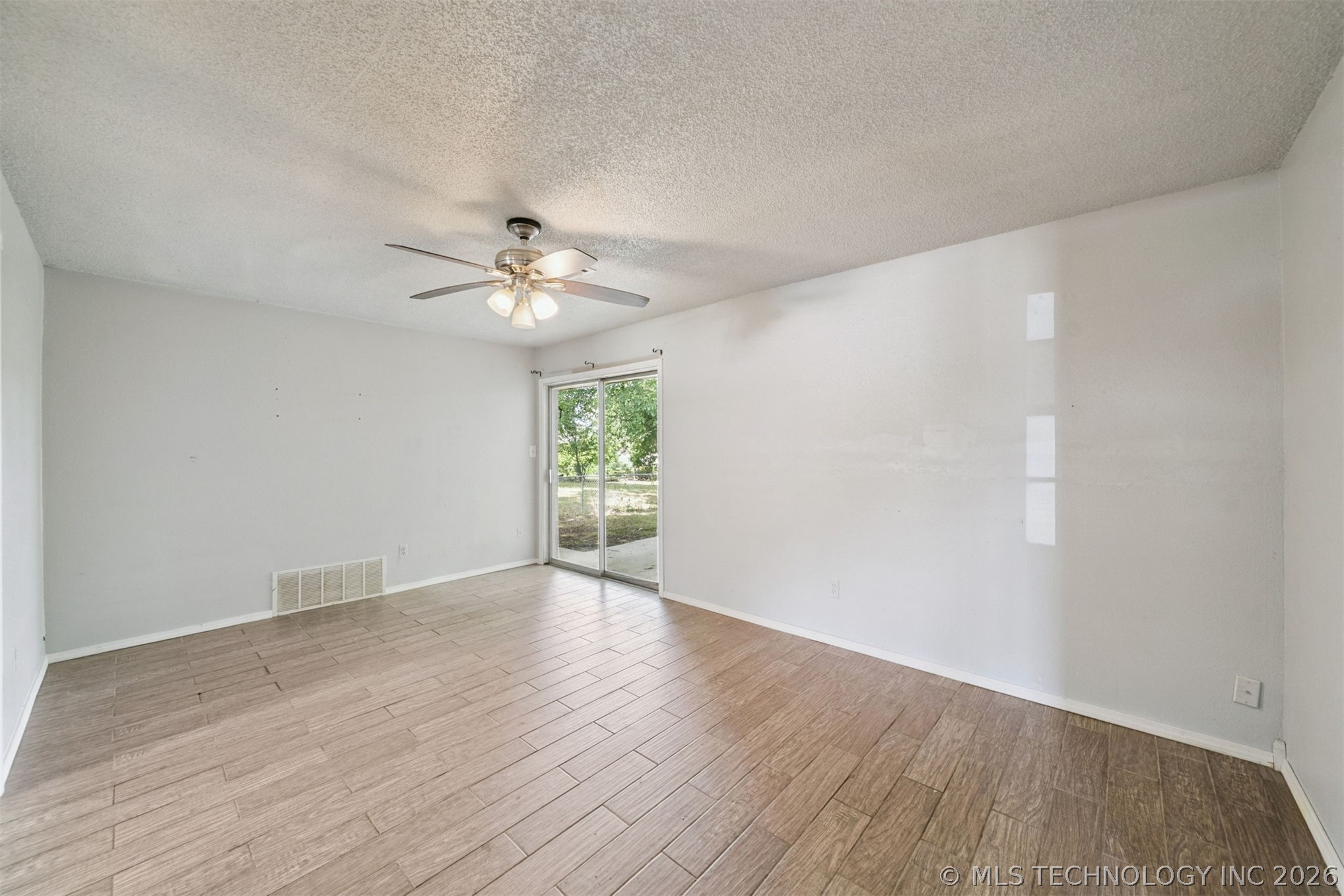 920 Crestview Street Property Photo 7