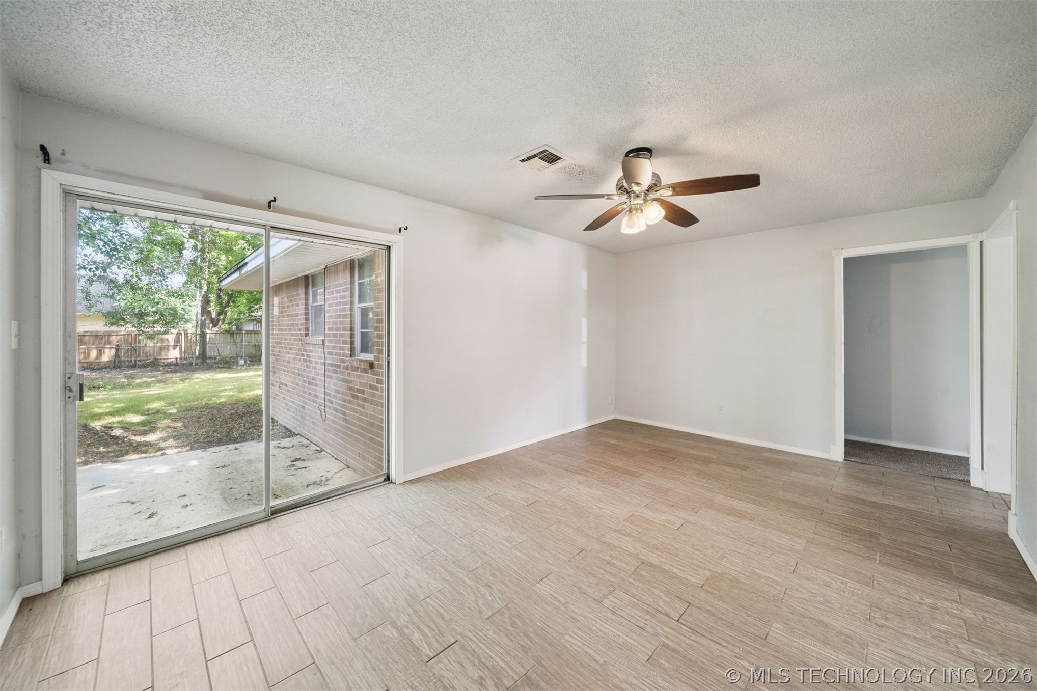 920 Crestview Street Property Photo 8
