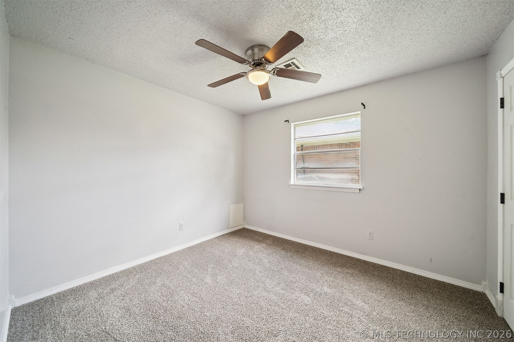 920 Crestview Street Property Photo 14