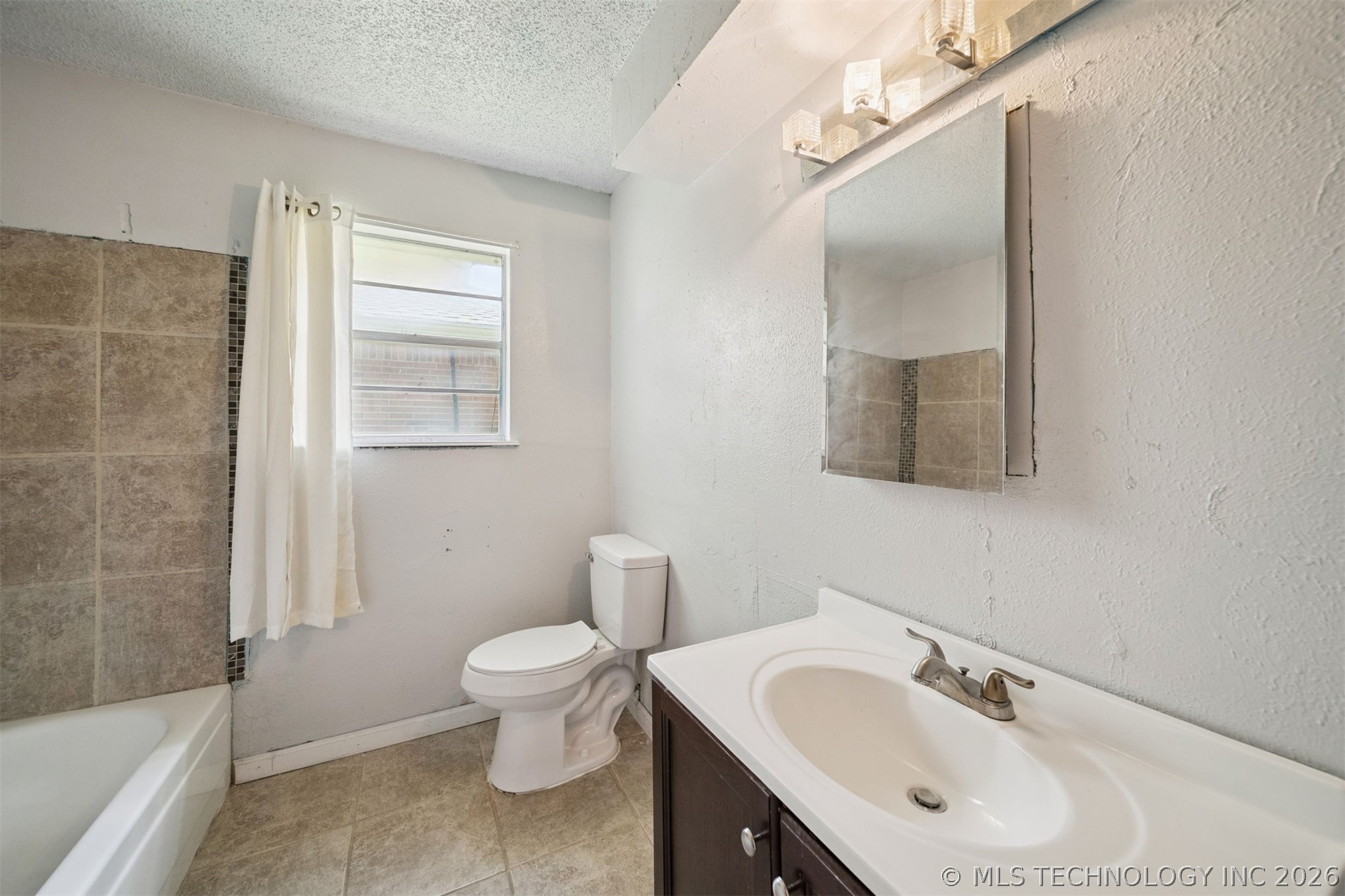 920 Crestview Street Property Photo 15
