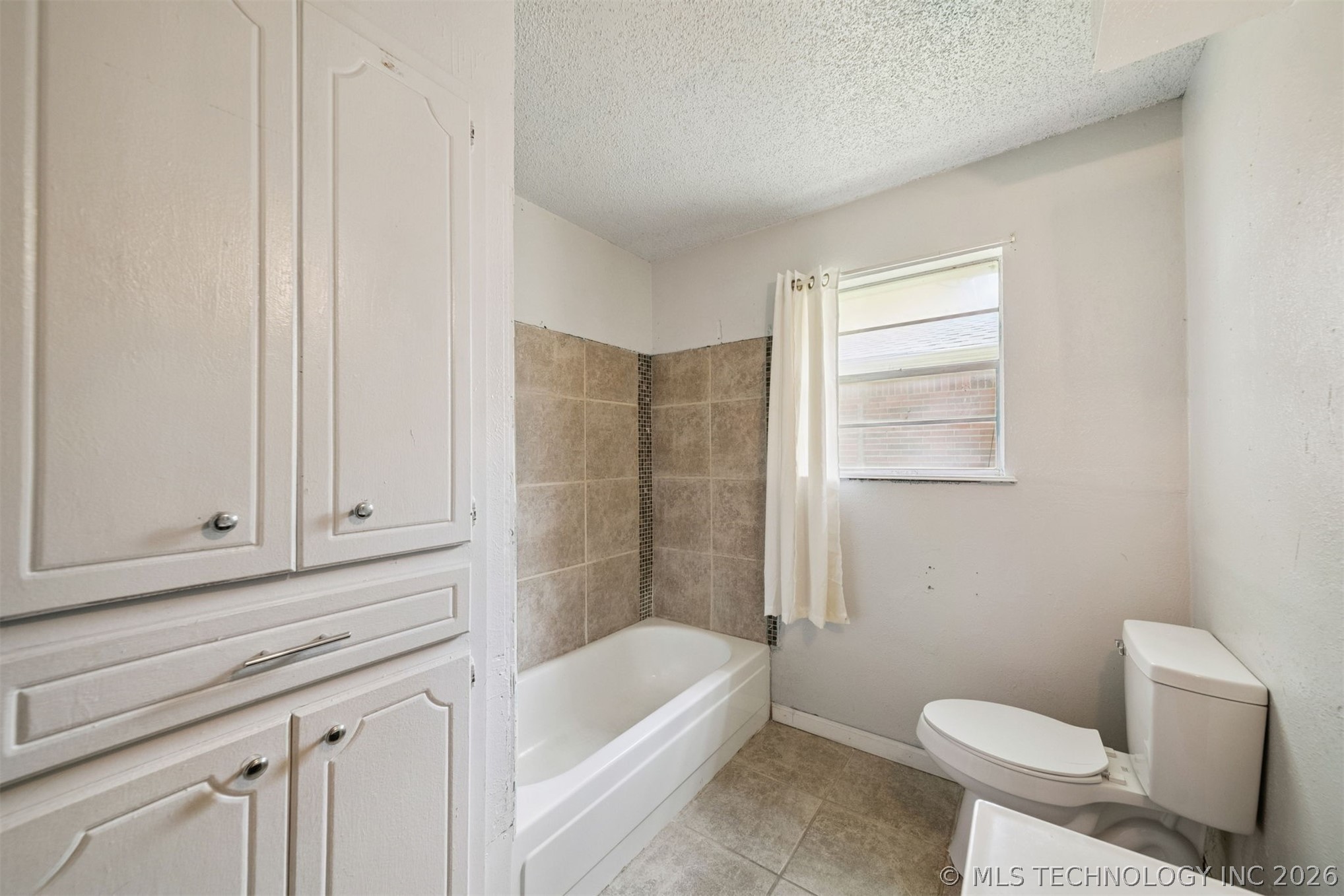 920 Crestview Street Property Photo 16