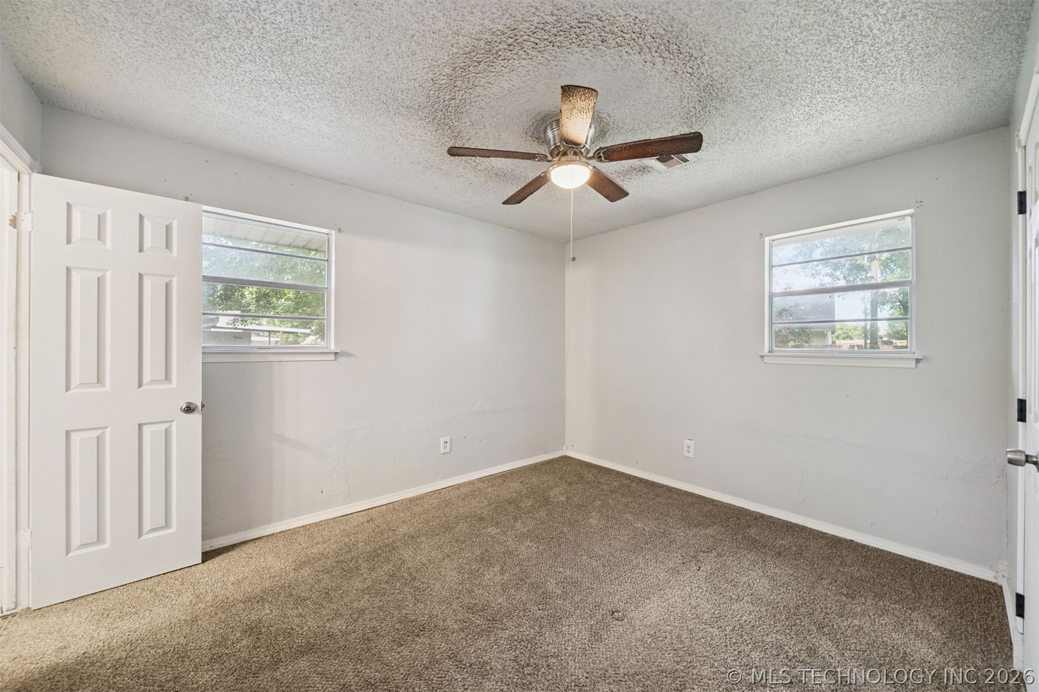 920 Crestview Street Property Photo 18