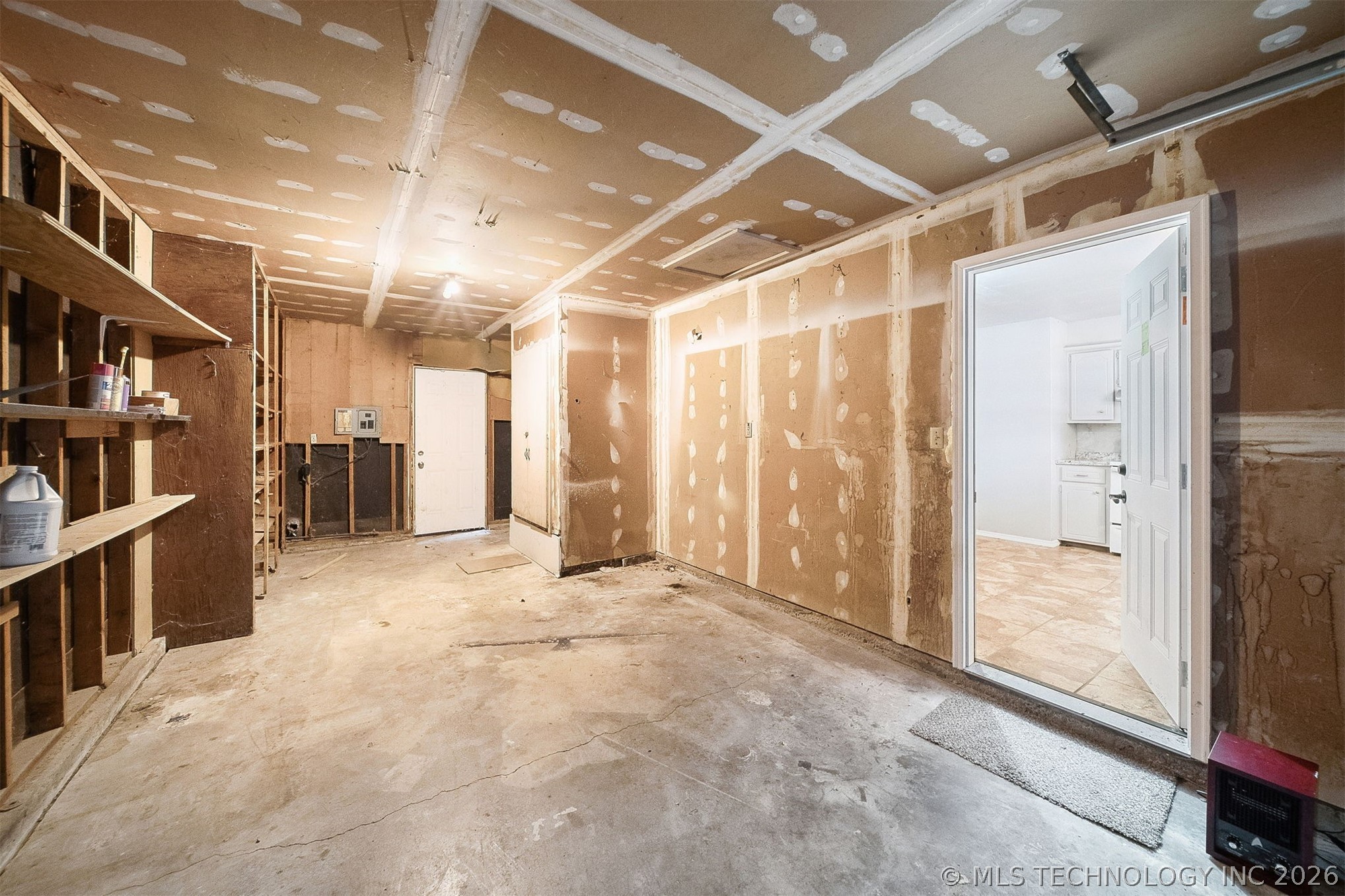 920 Crestview Street Property Photo 22