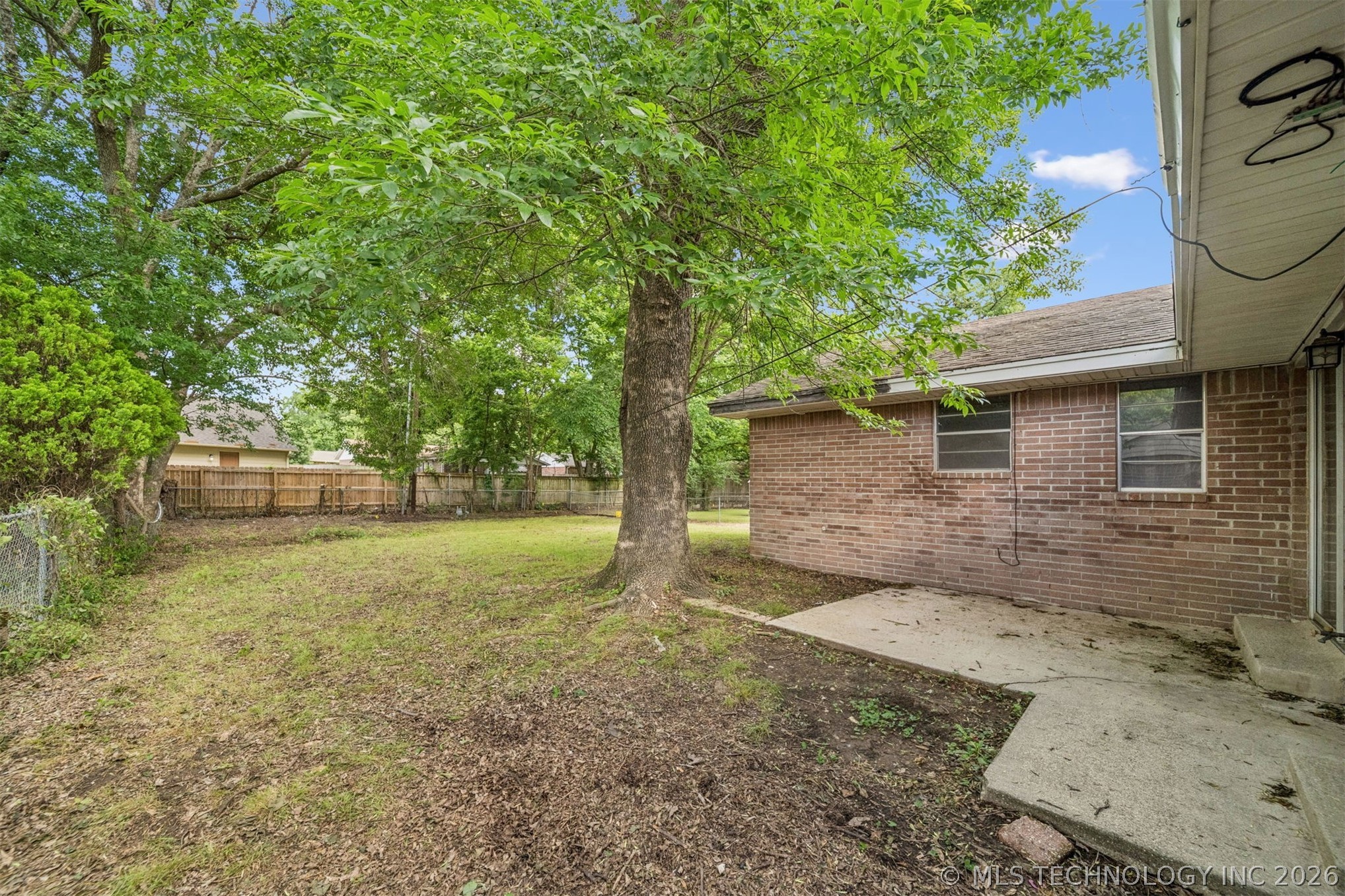 920 Crestview Street Property Photo 23