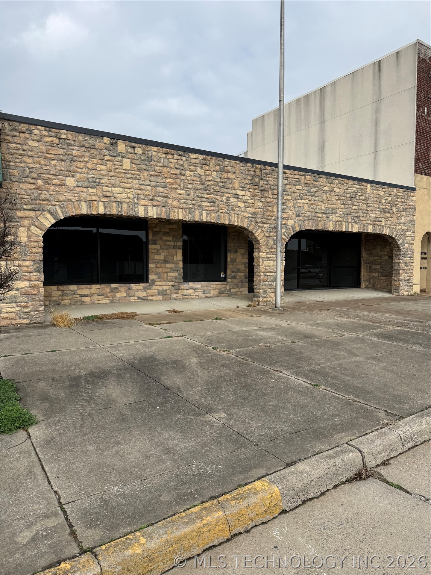 17 E Carl Albert Property Photo 1