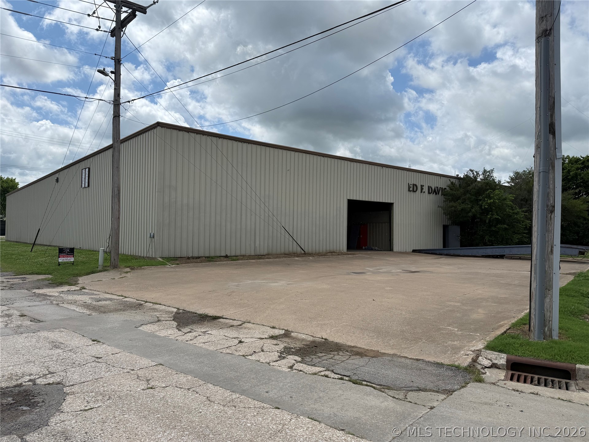 115 N Katy Street Property Photo 1