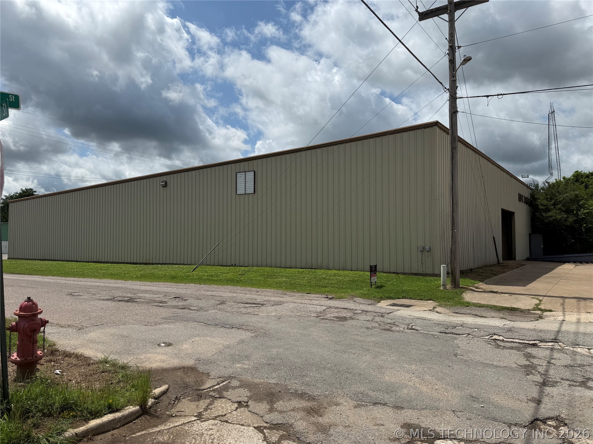 115 N Katy Street Property Photo 2