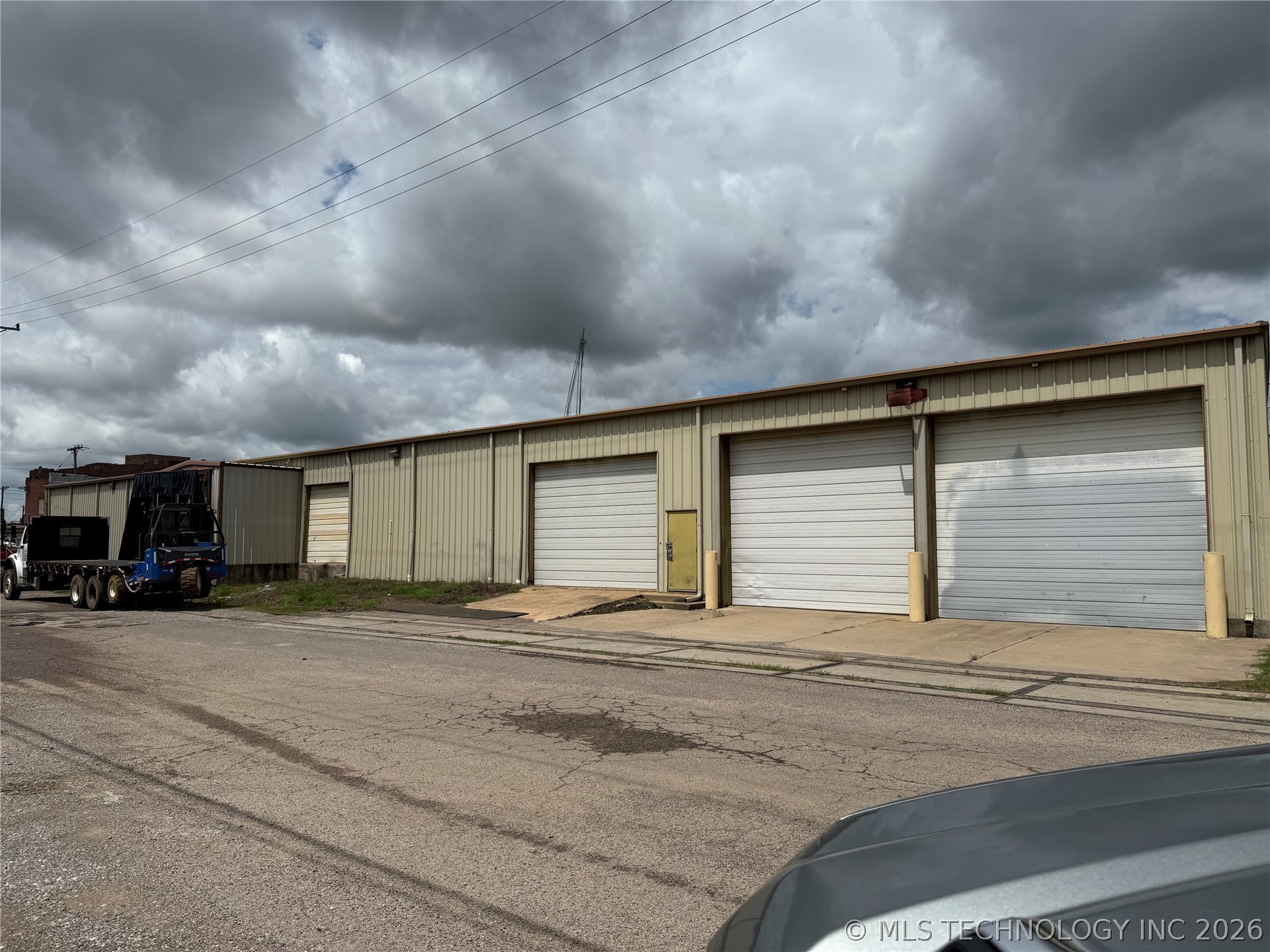 115 N Katy Street Property Photo 4