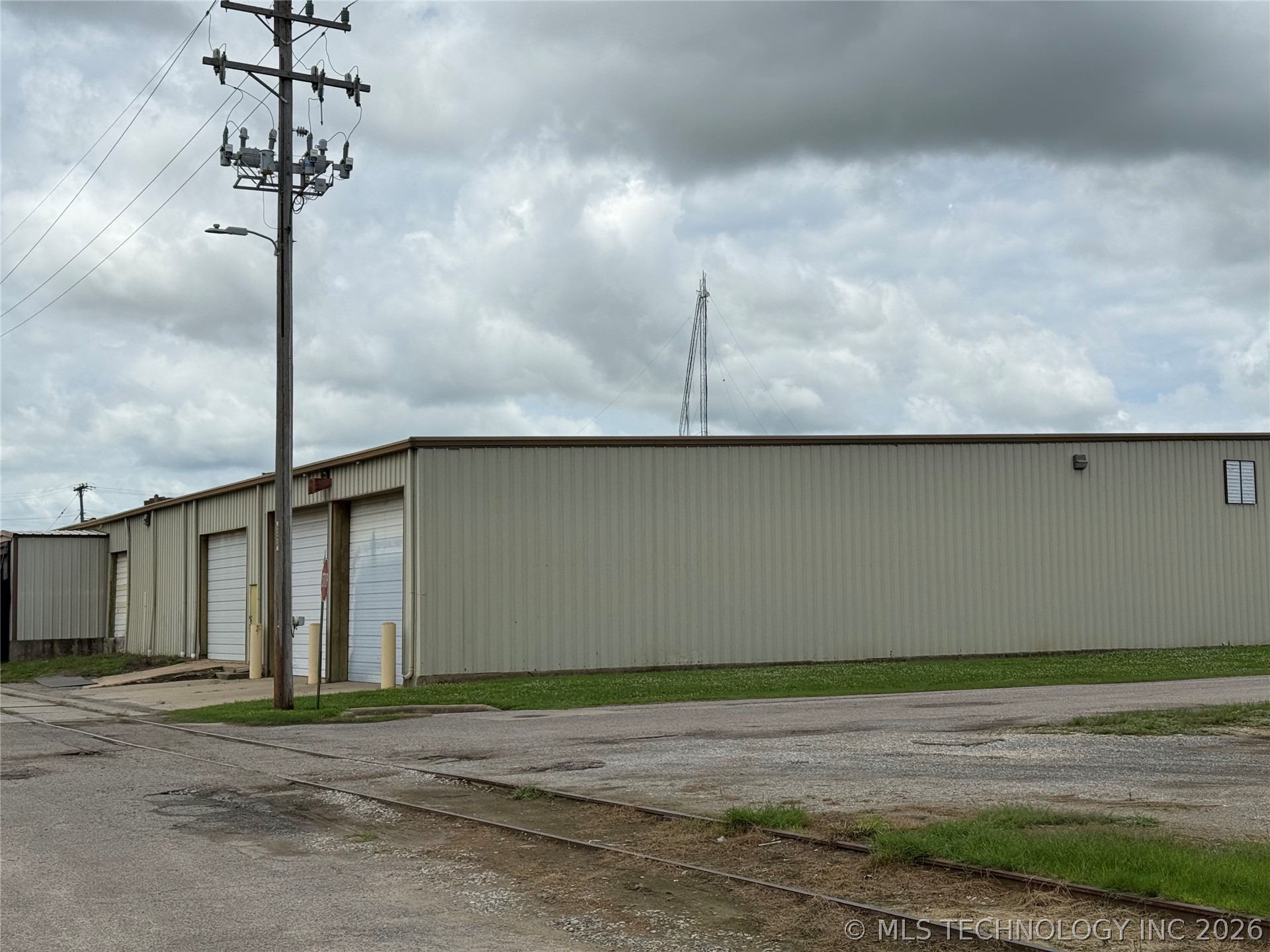115 N Katy Street Property Photo 5
