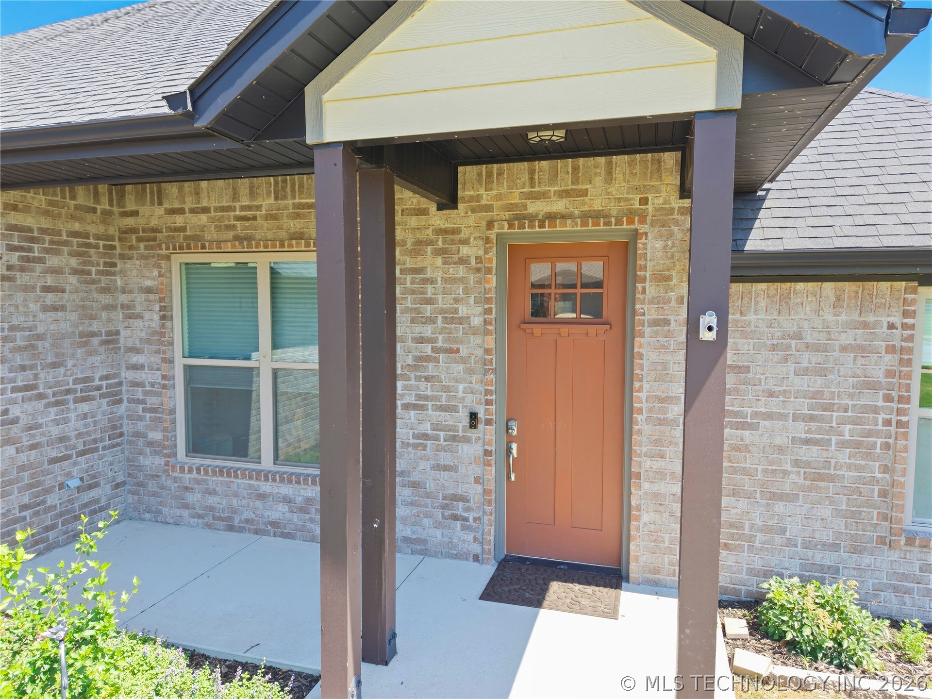909 Carter Court Property Photo 3