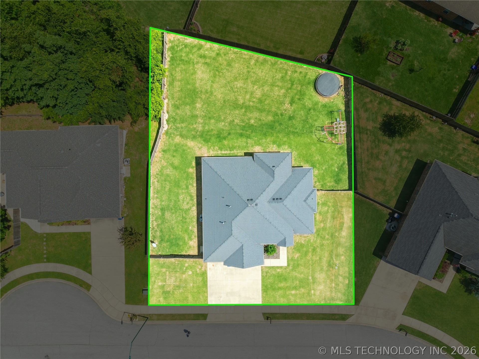 909 Carter Court Property Photo 7