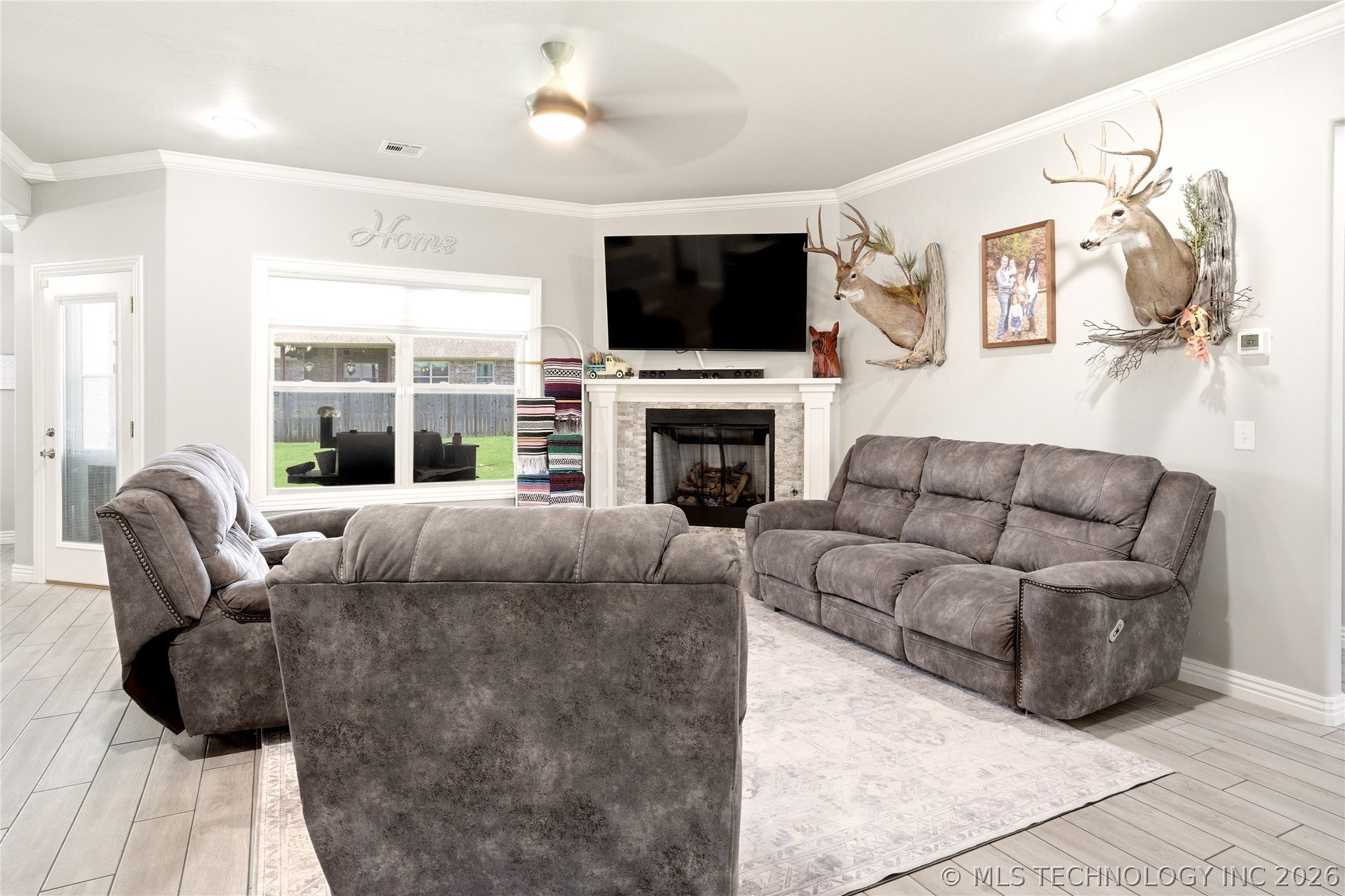 909 Carter Court Property Photo 10