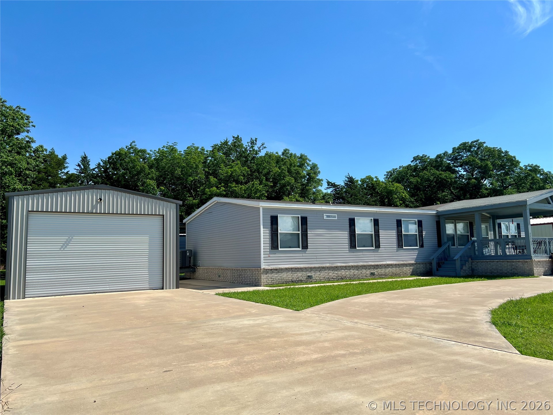 14068 Pond View Drive Property Photo 3