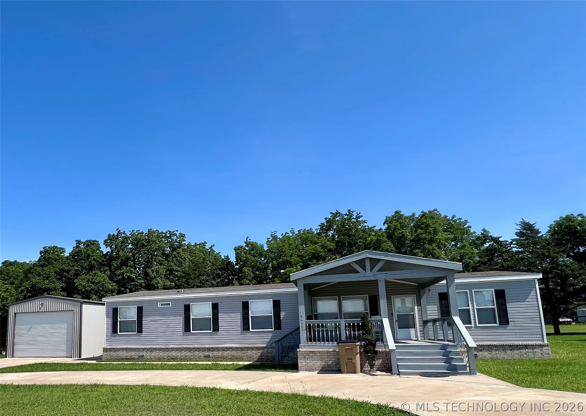 14068 Pond View Drive Property Photo 4