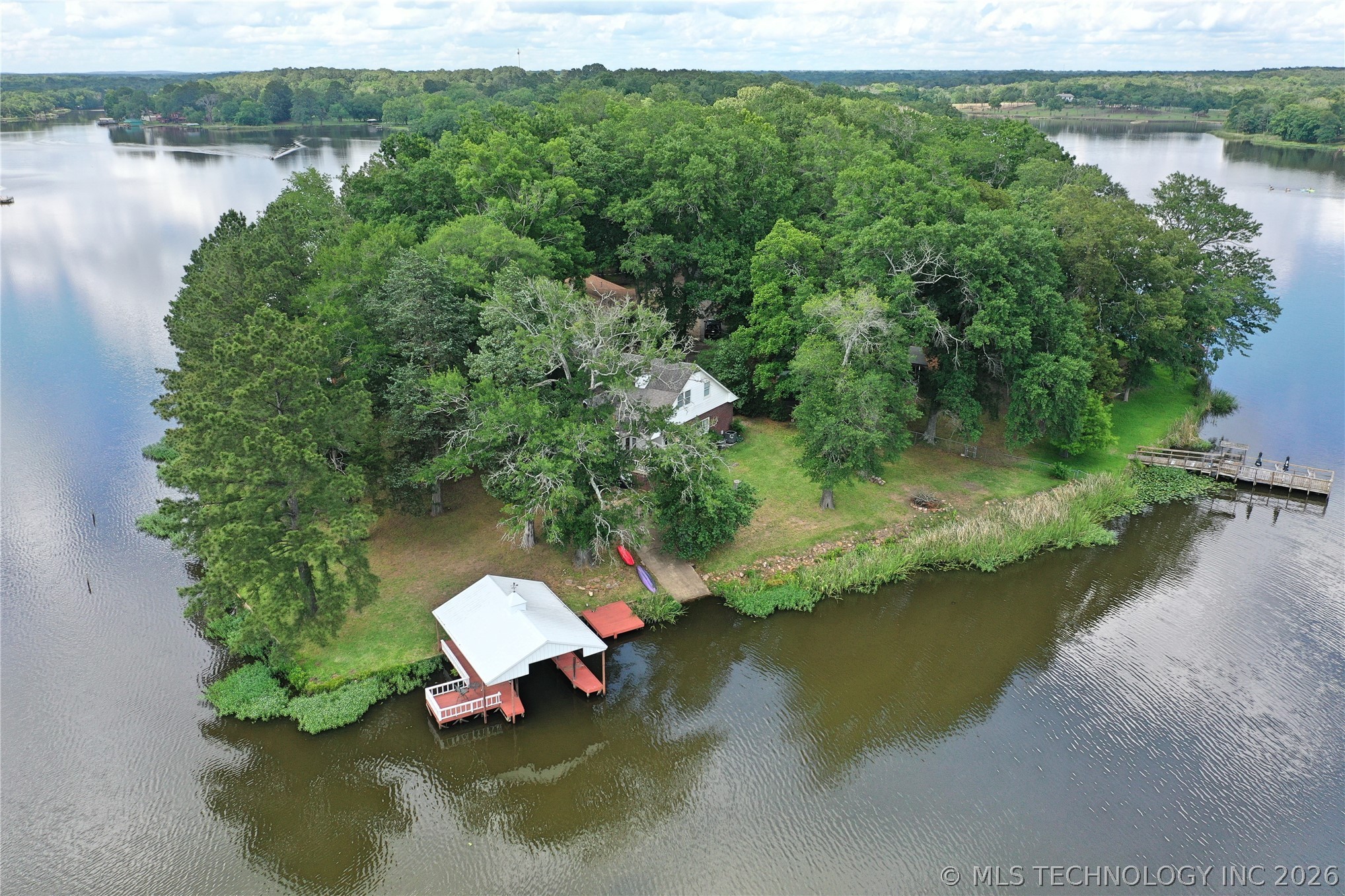 1122 Peninsula Drive Property Photo 1