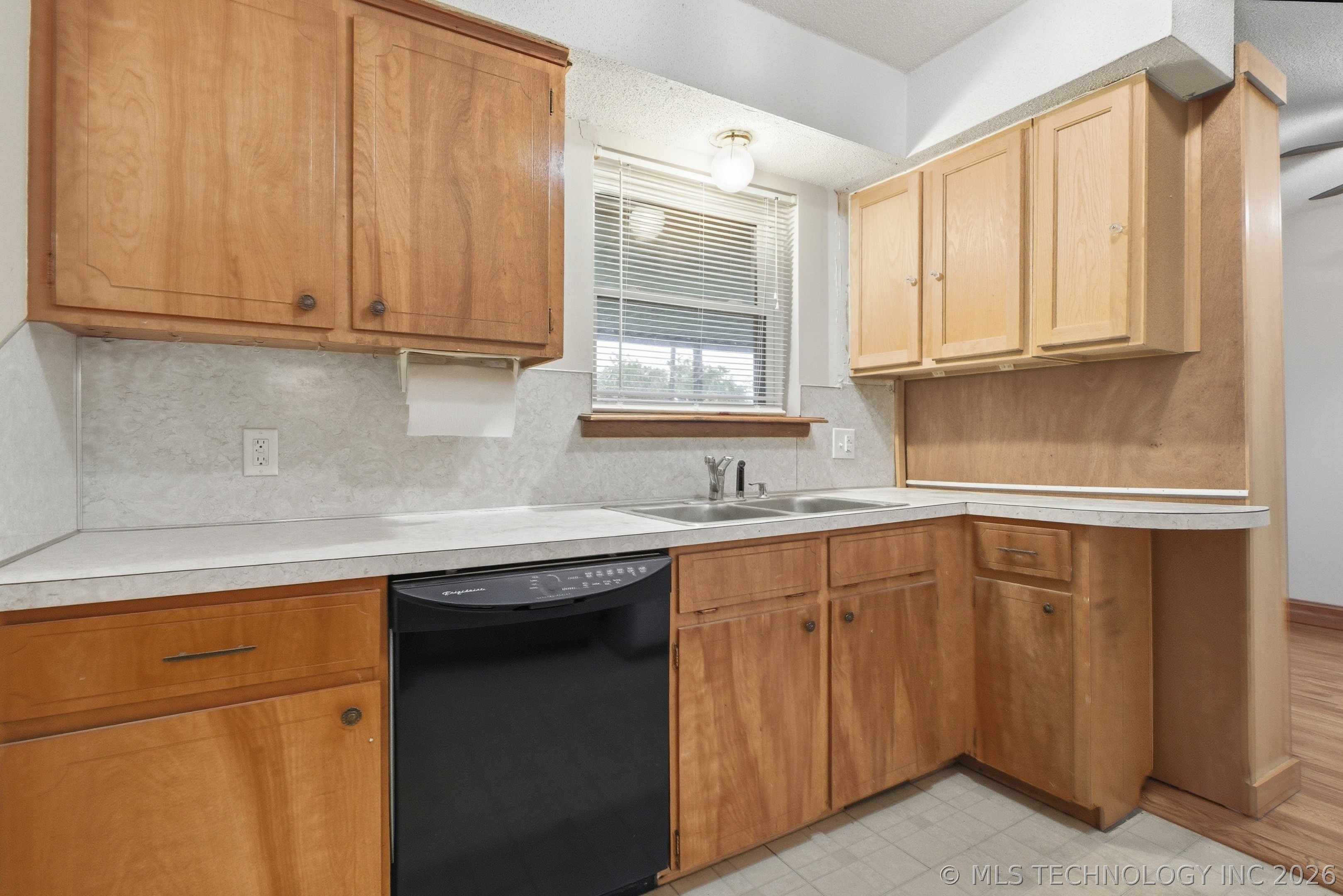 16553 E 2nd Place Property Photo 12