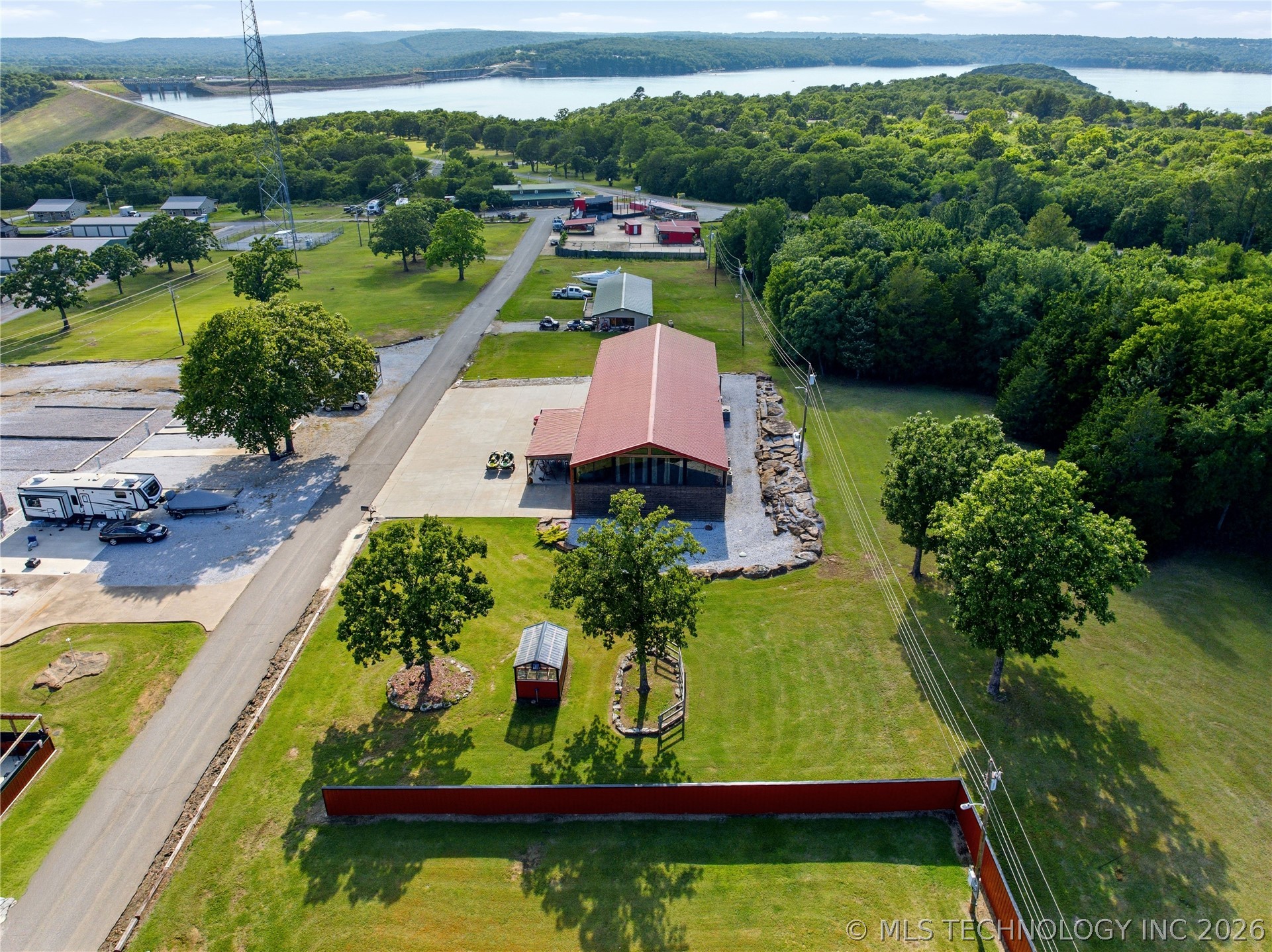 448622 E 978 Road Property Photo 2
