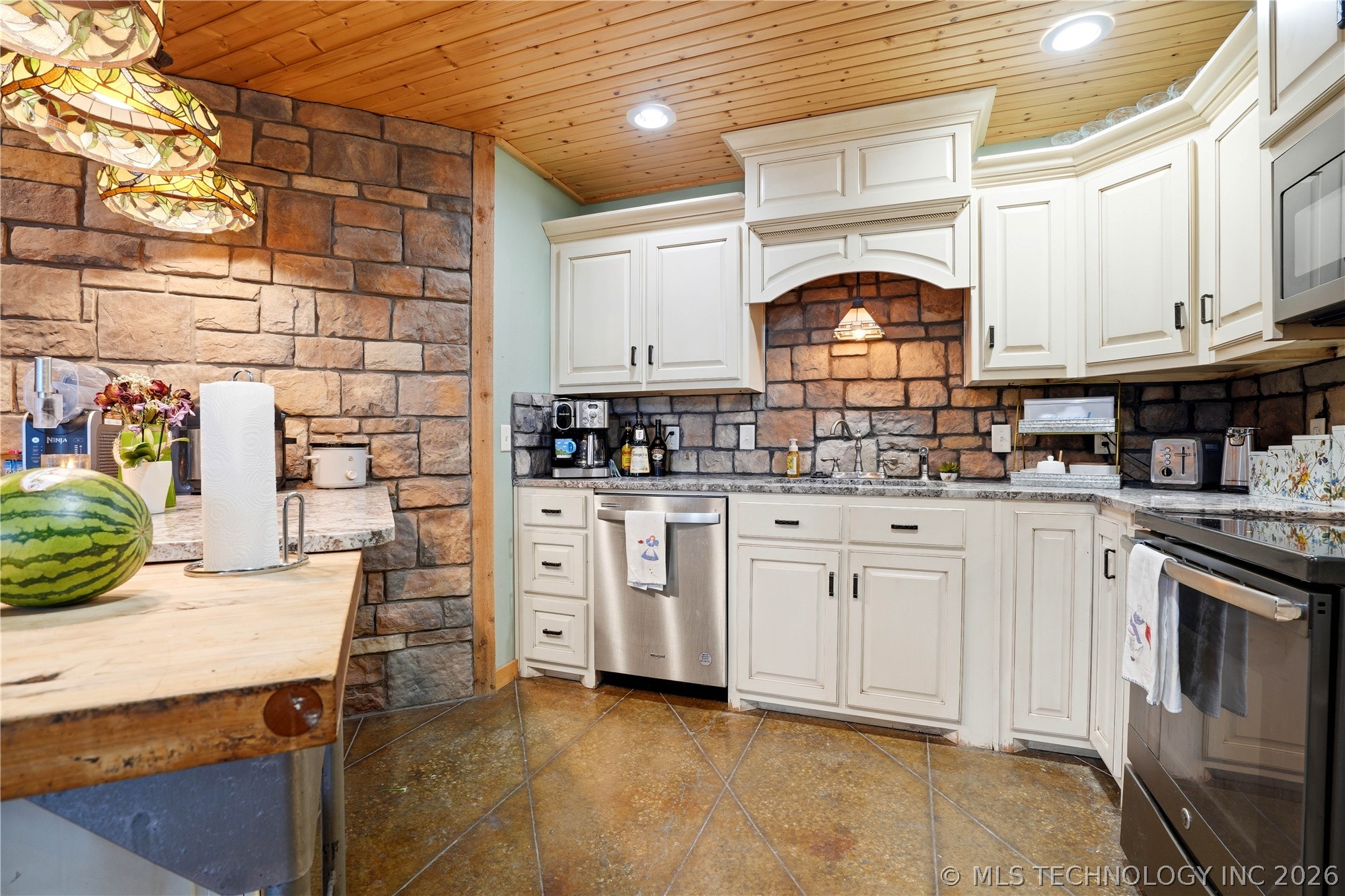 448622 E 978 Road Property Photo 25