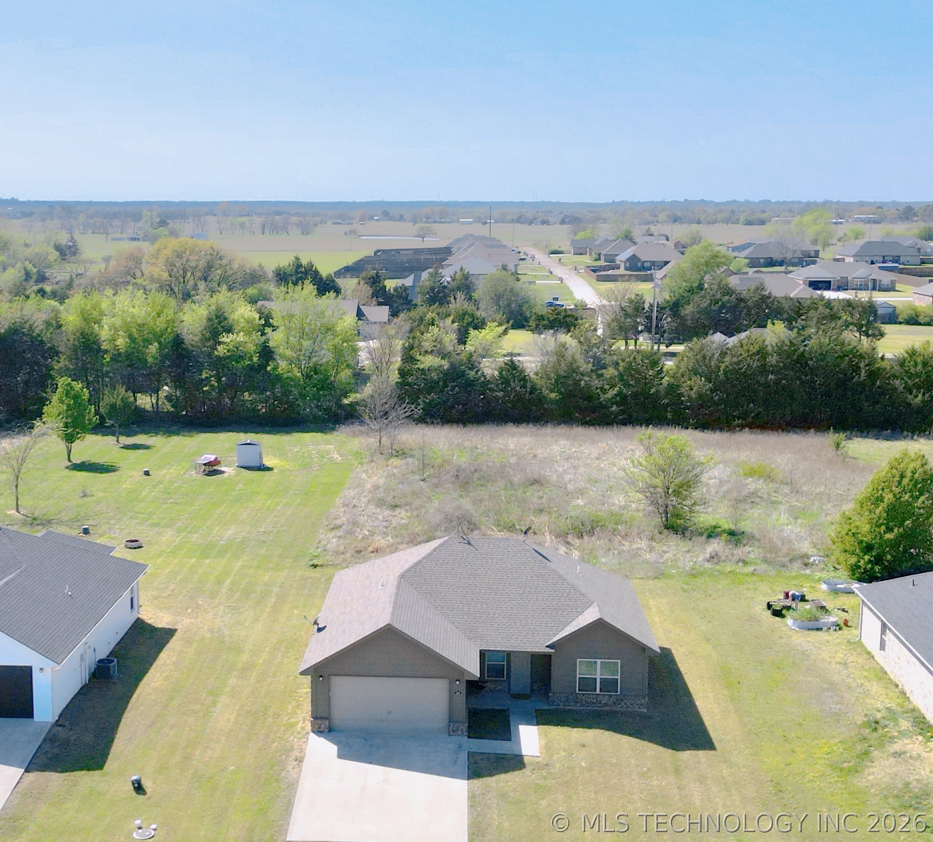 384 Western Hills Property Photo 2