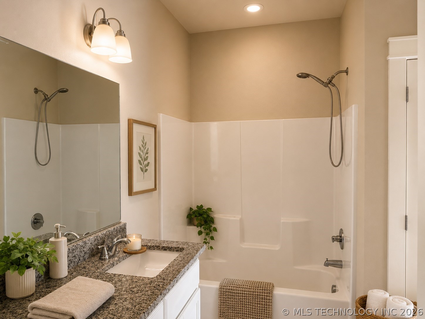 384 Western Hills Property Photo 5