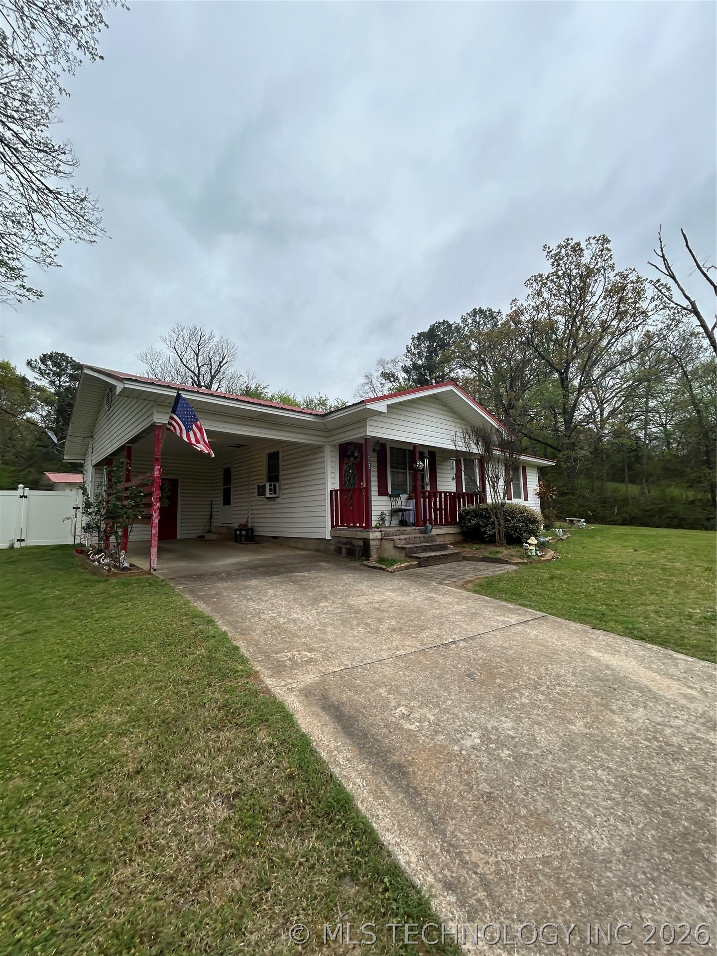 223 Robinson Property Photo 1