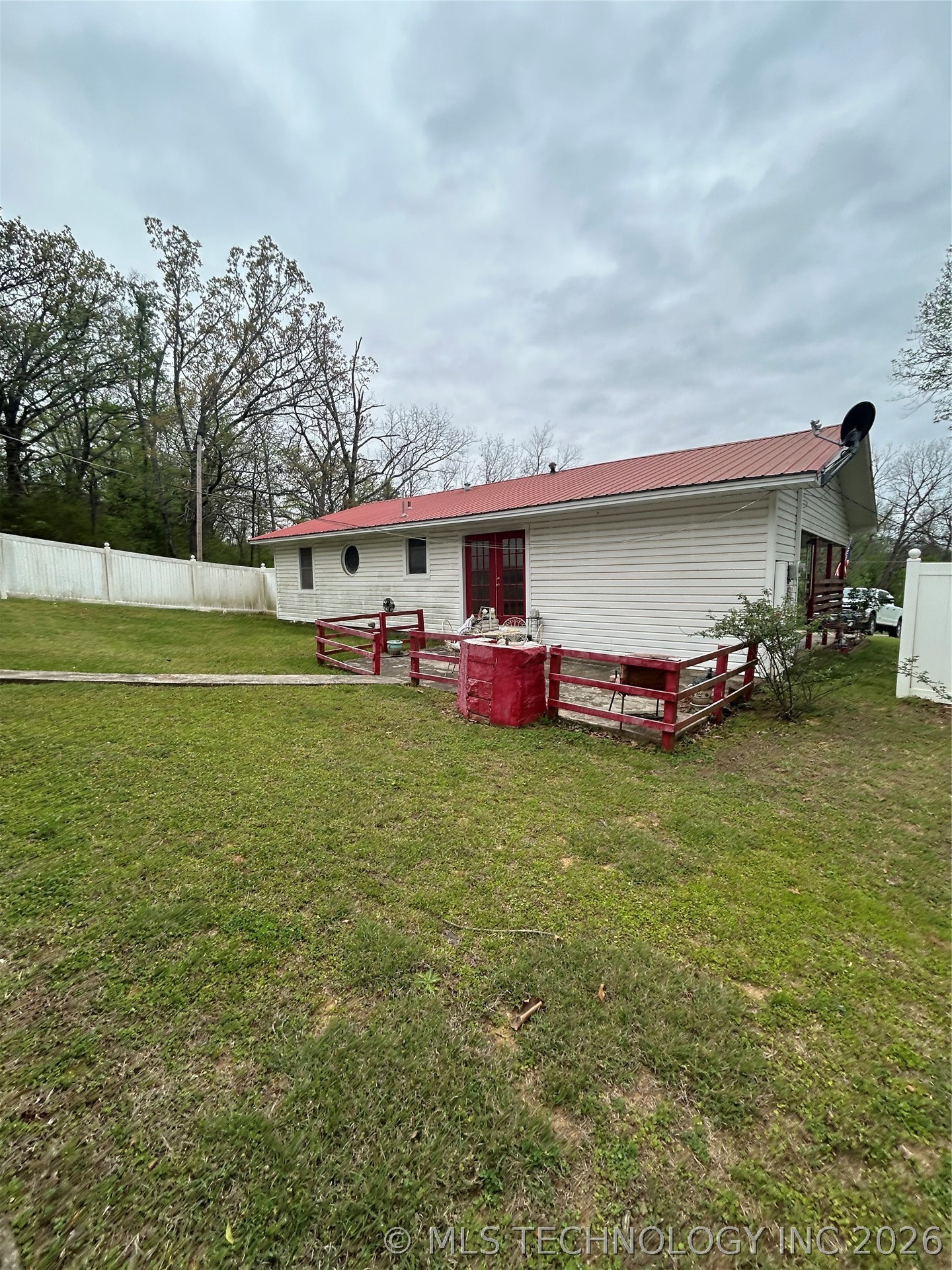 223 Robinson Property Photo 3